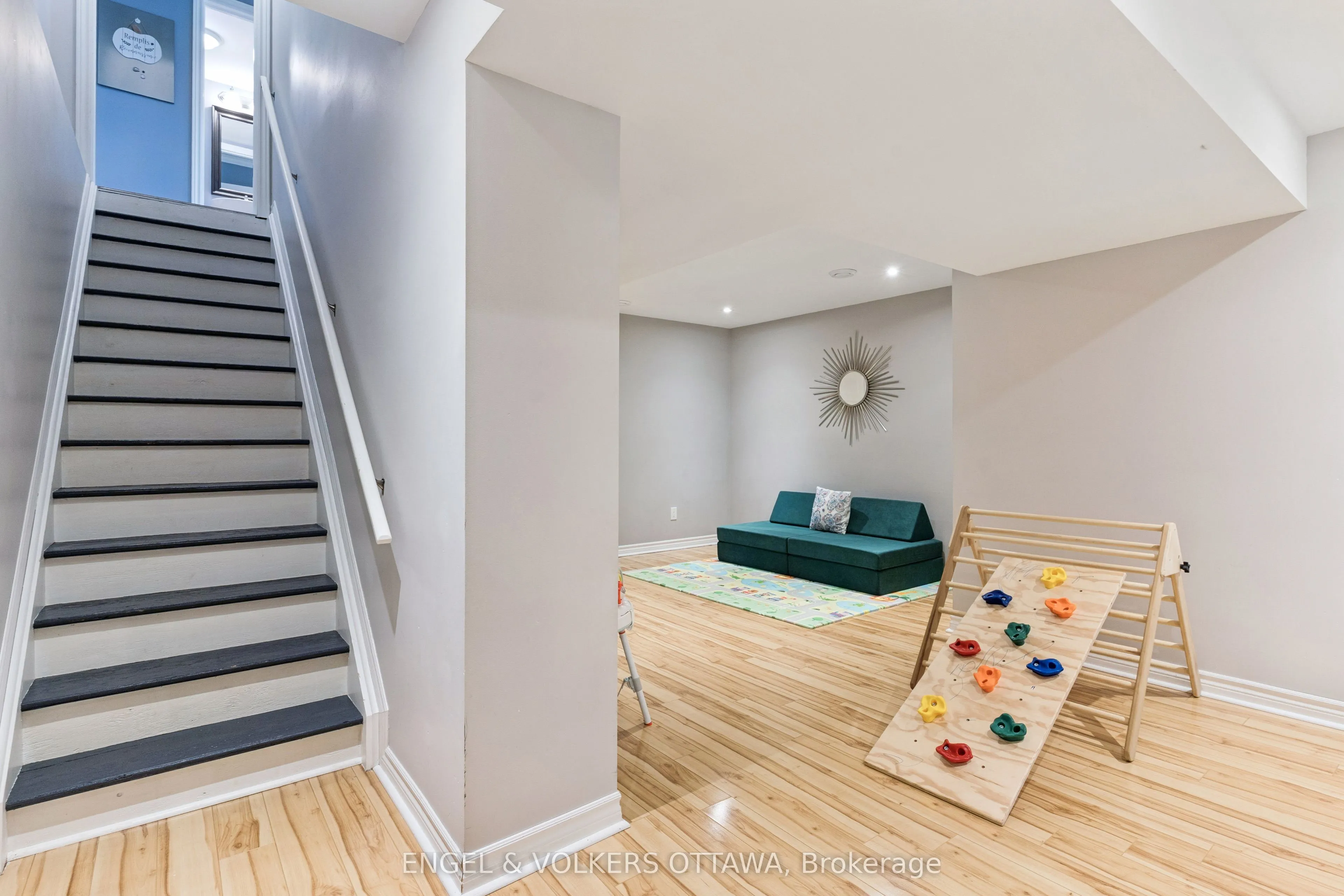161 Des Pins Street