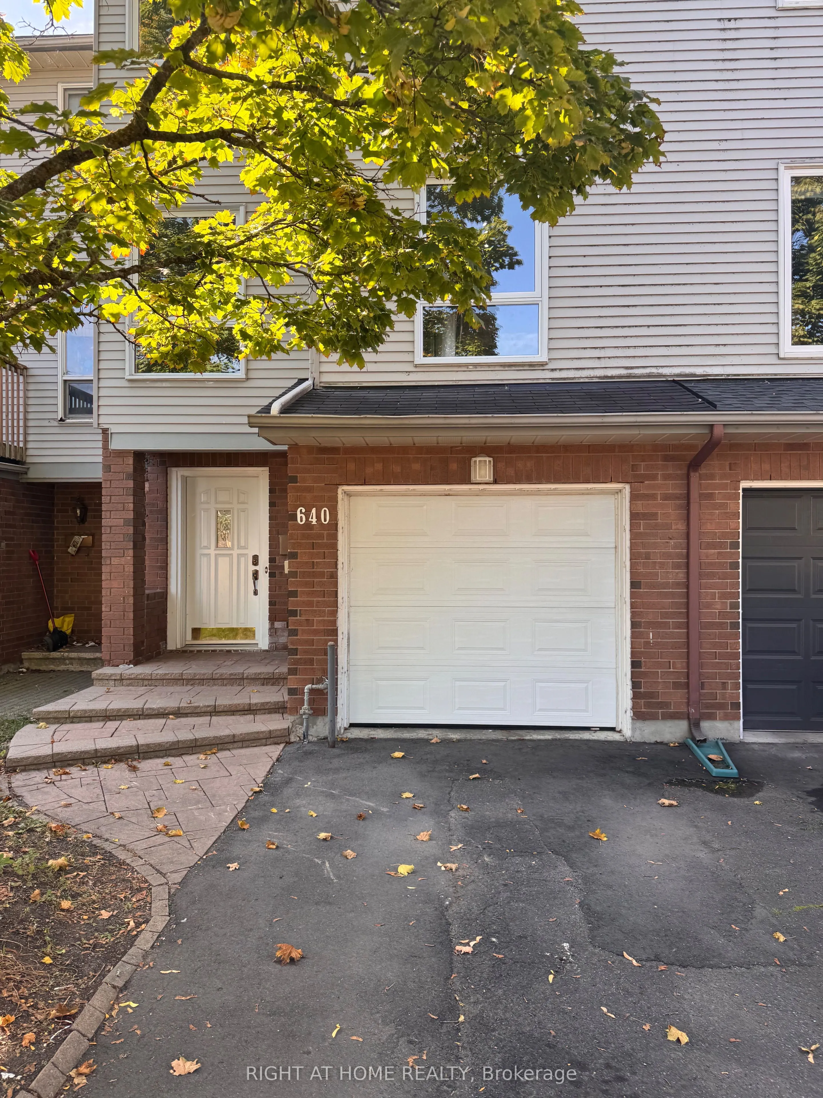 640 BROME Crescent