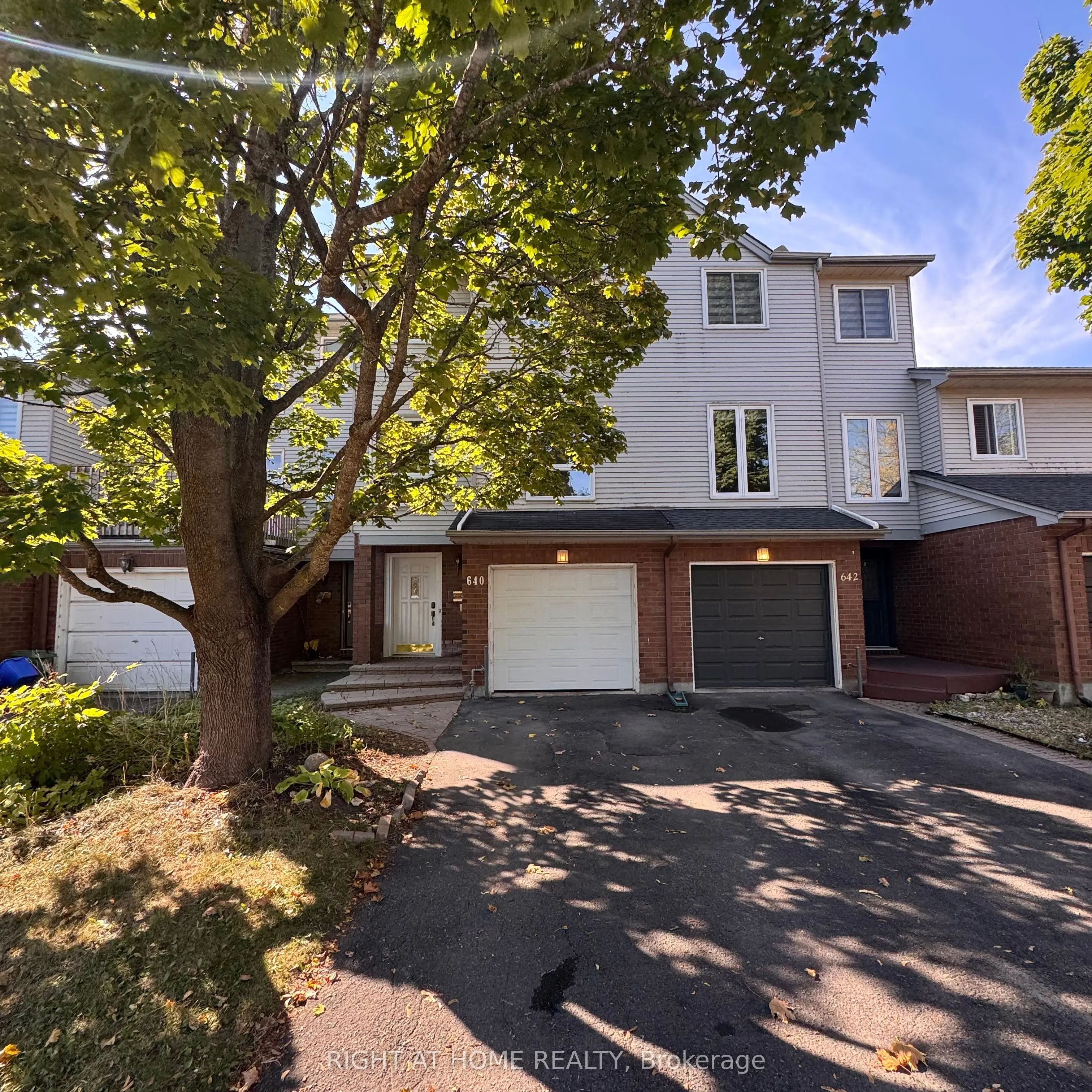 640 BROME Crescent