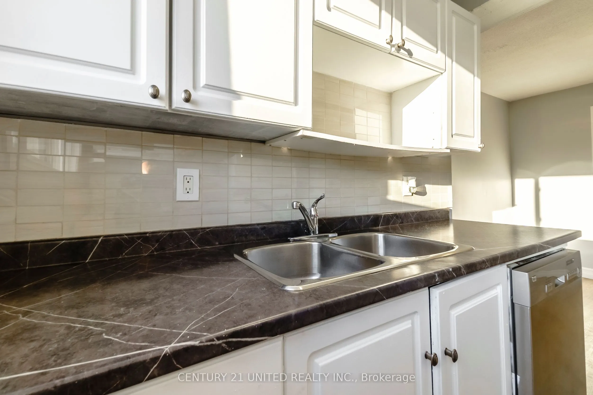 996 Sydenham Road, #61