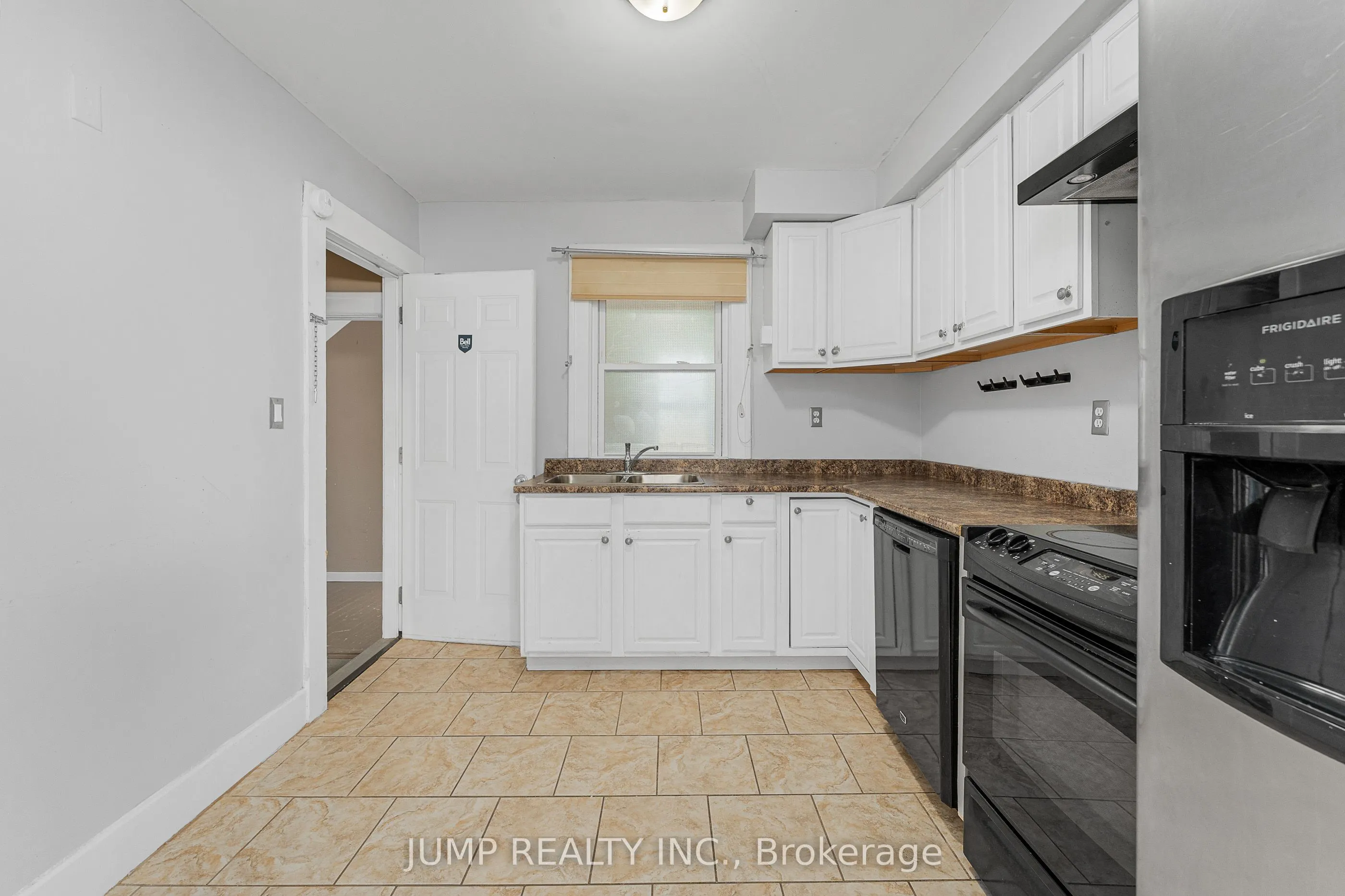 842-844 Ellrose Avenue