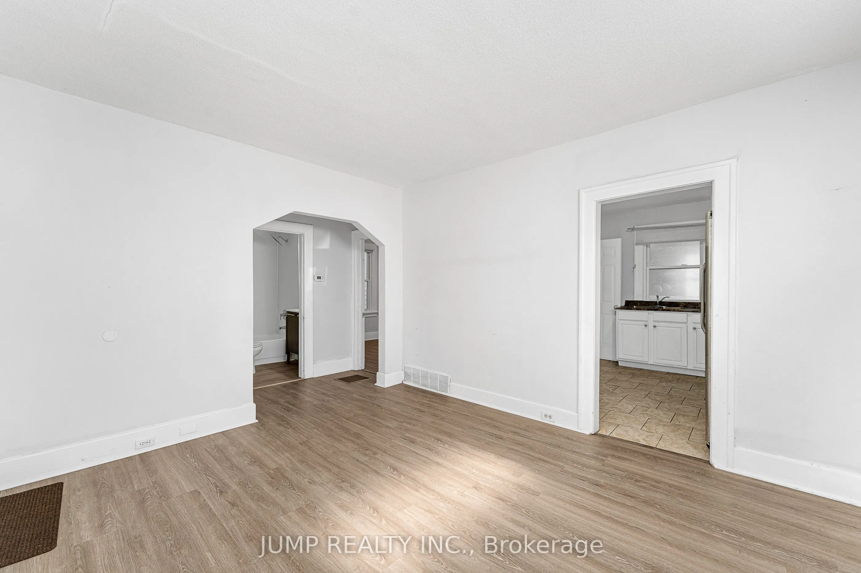 842-844 Ellrose Avenue
