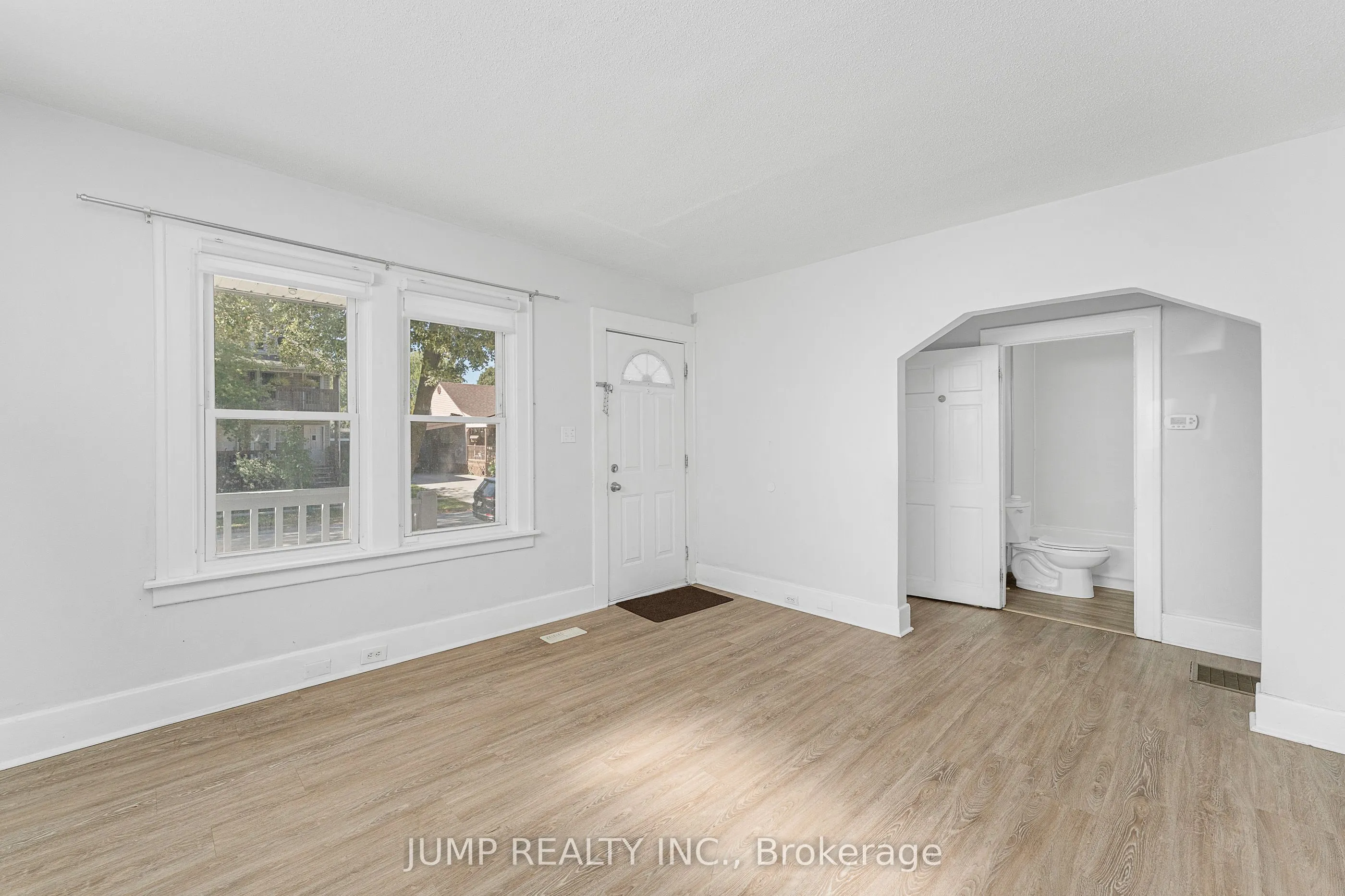 842-844 Ellrose Avenue