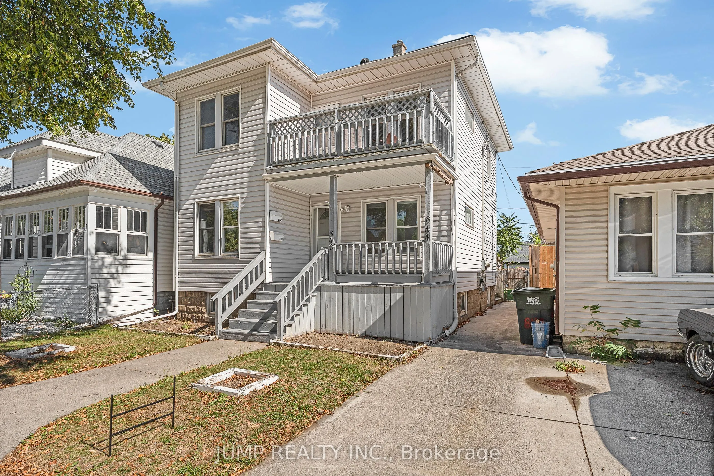 842-844 Ellrose Avenue