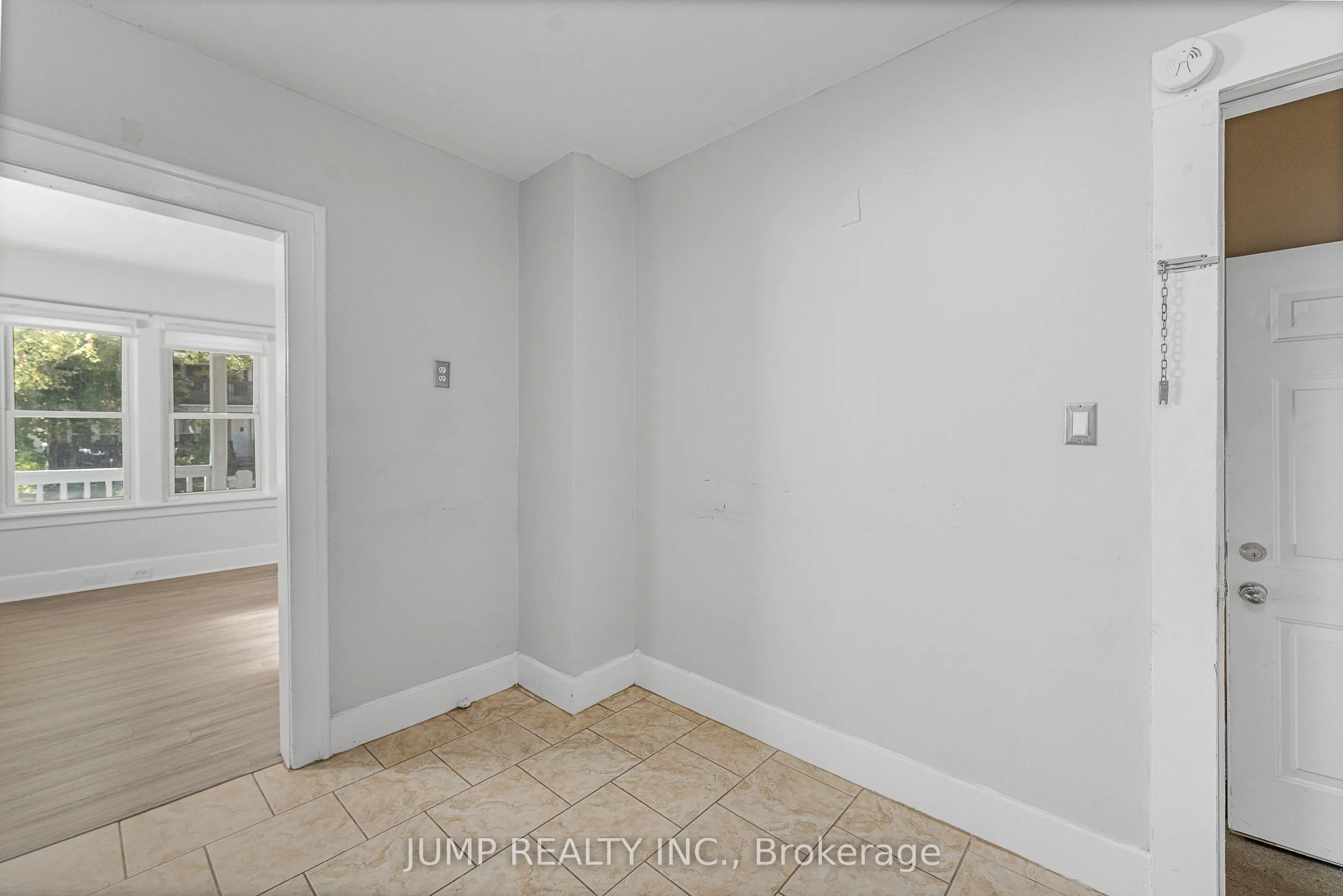 842-844 Ellrose Avenue