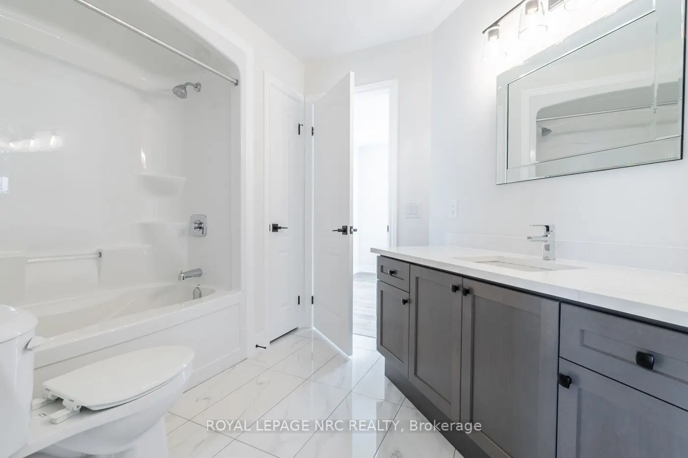 121A Moffatt Street, #15