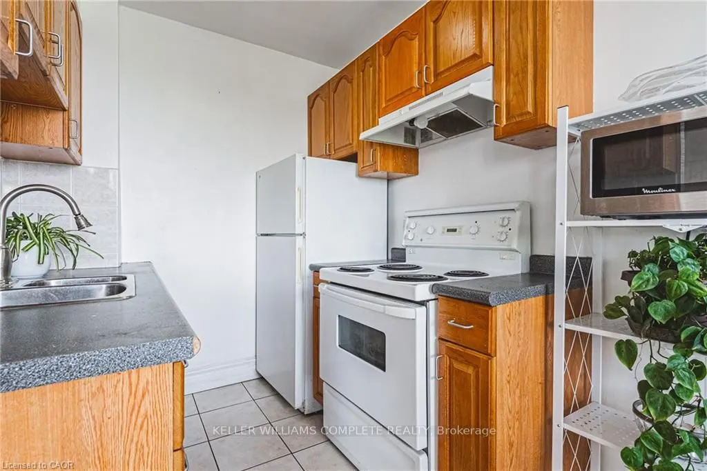 101 QUEEN Street S, #606