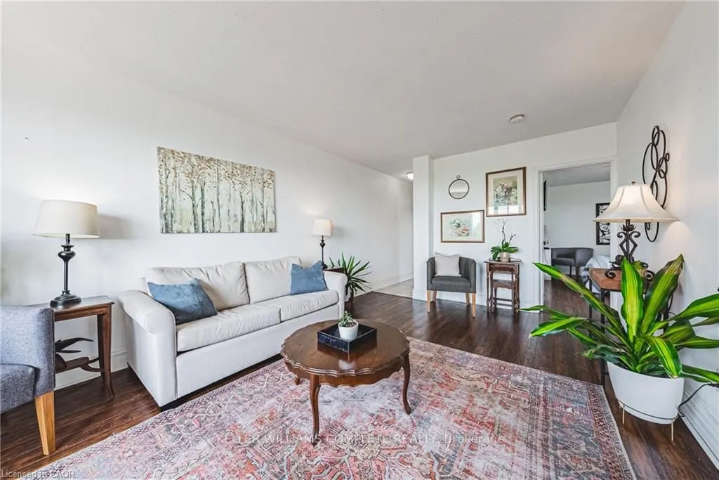 101 QUEEN Street S, #606