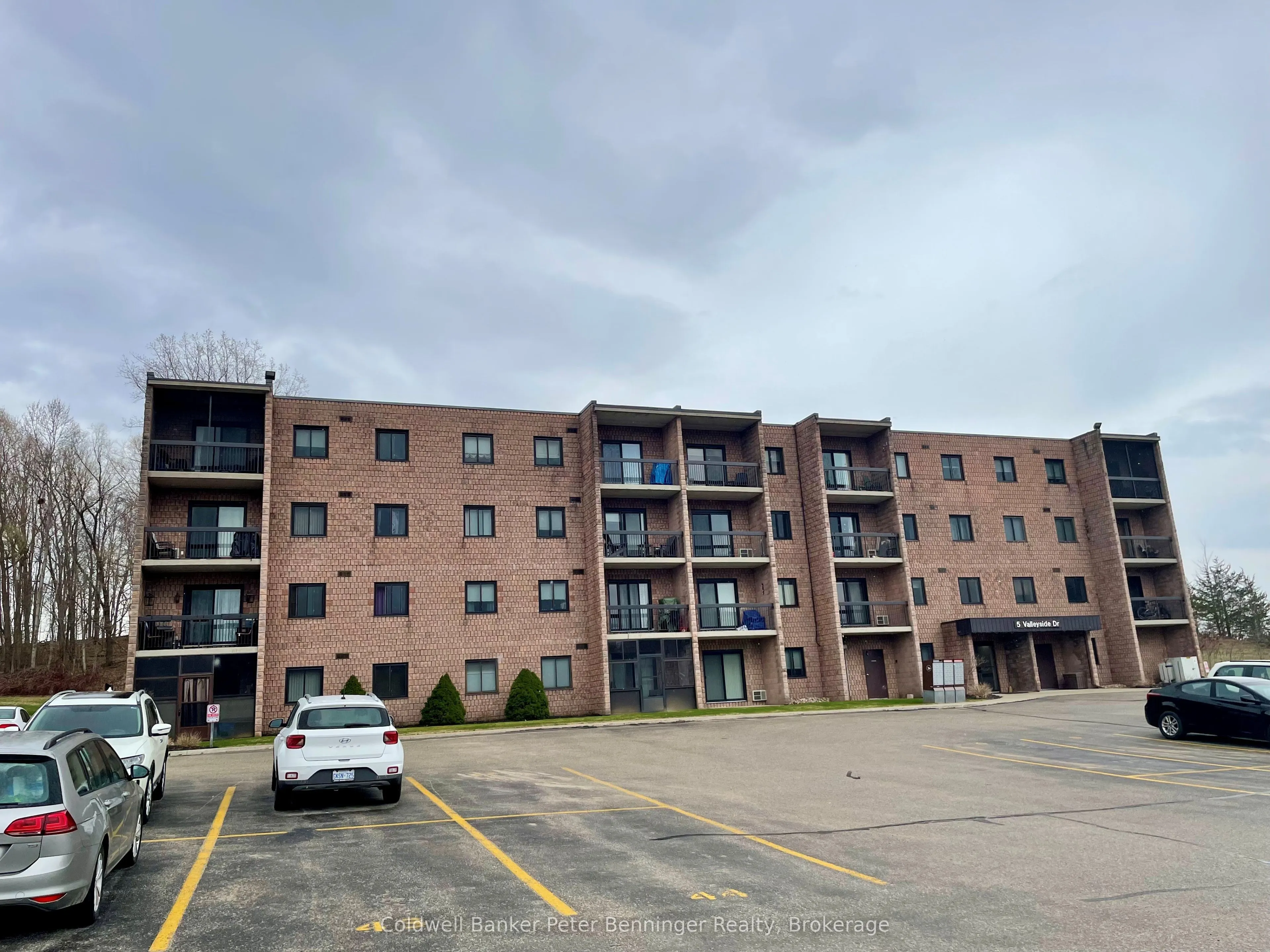 5 Valleyside Drive, #301