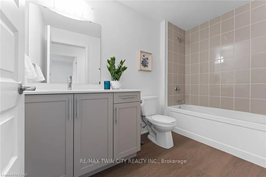 88 Gibson Street, #209