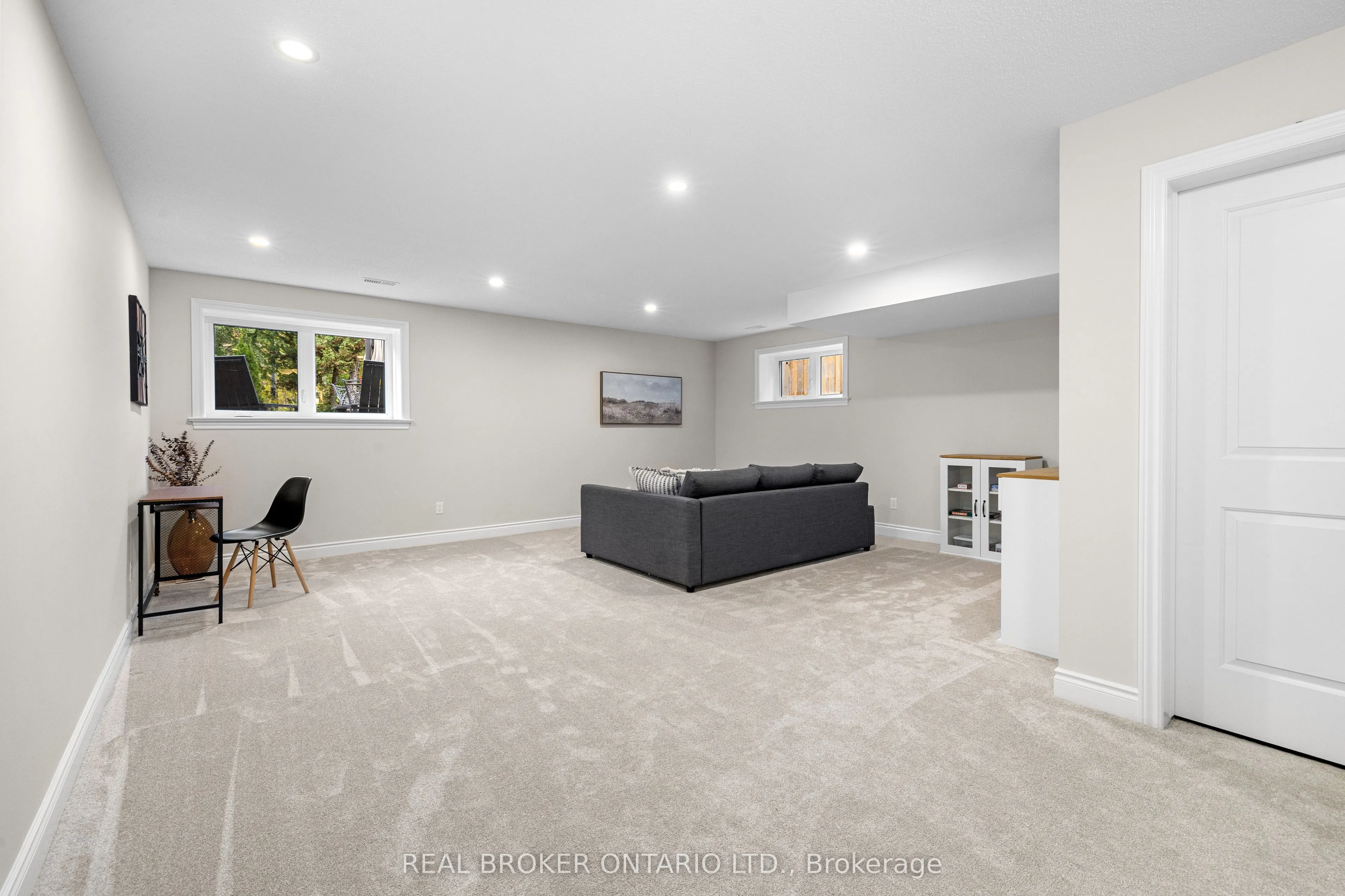 103 Dulmage Crescent