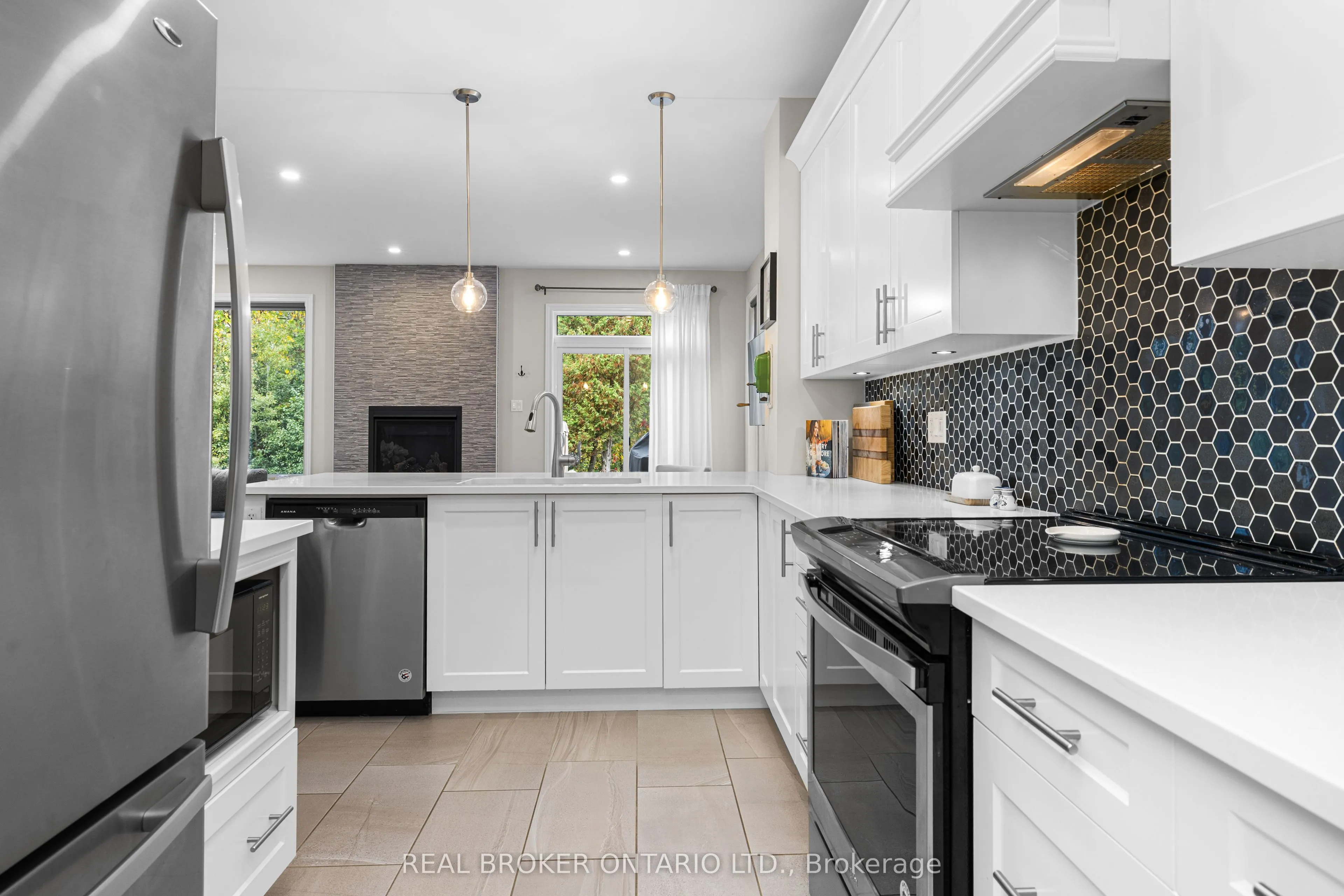 103 Dulmage Crescent