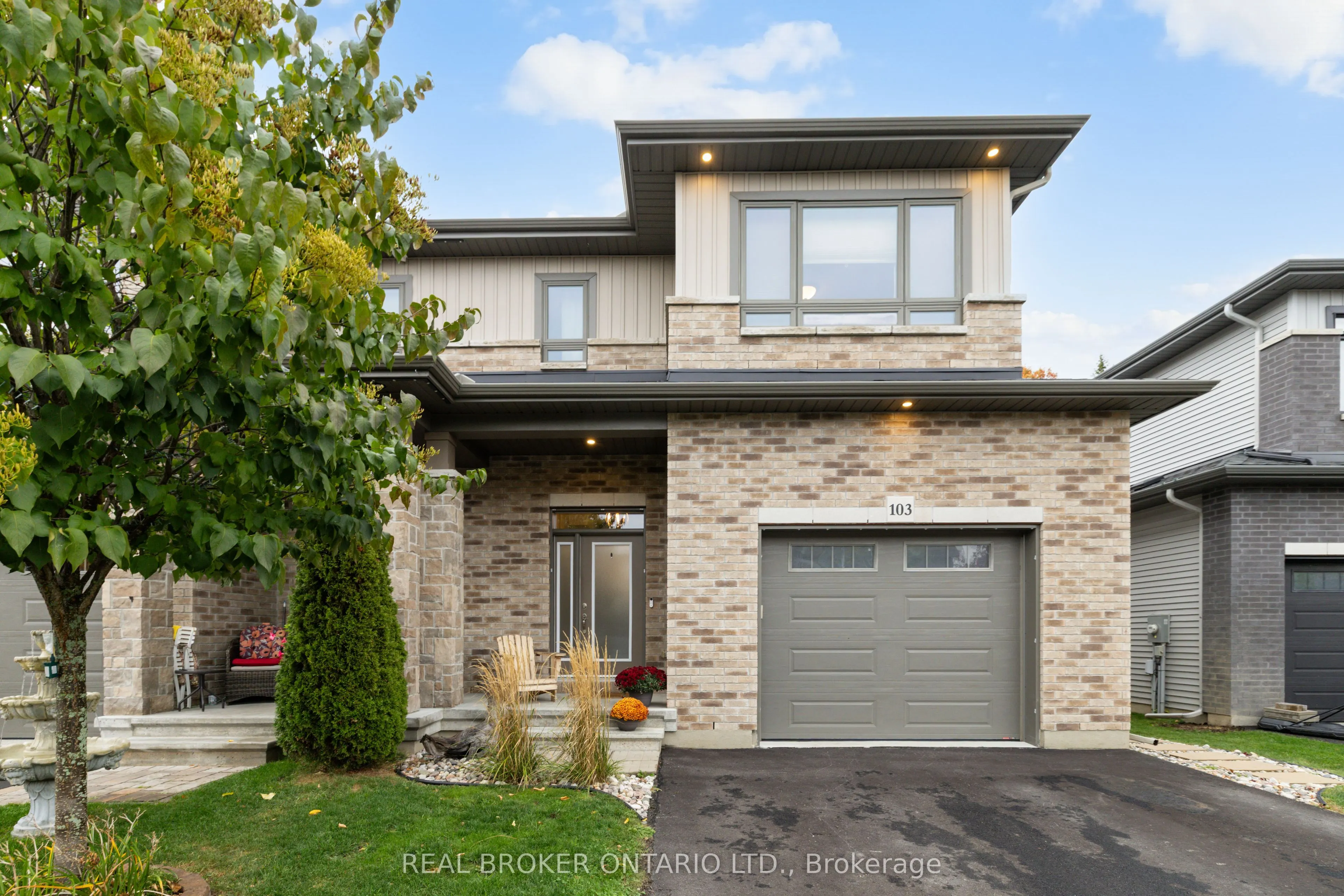103 Dulmage Crescent