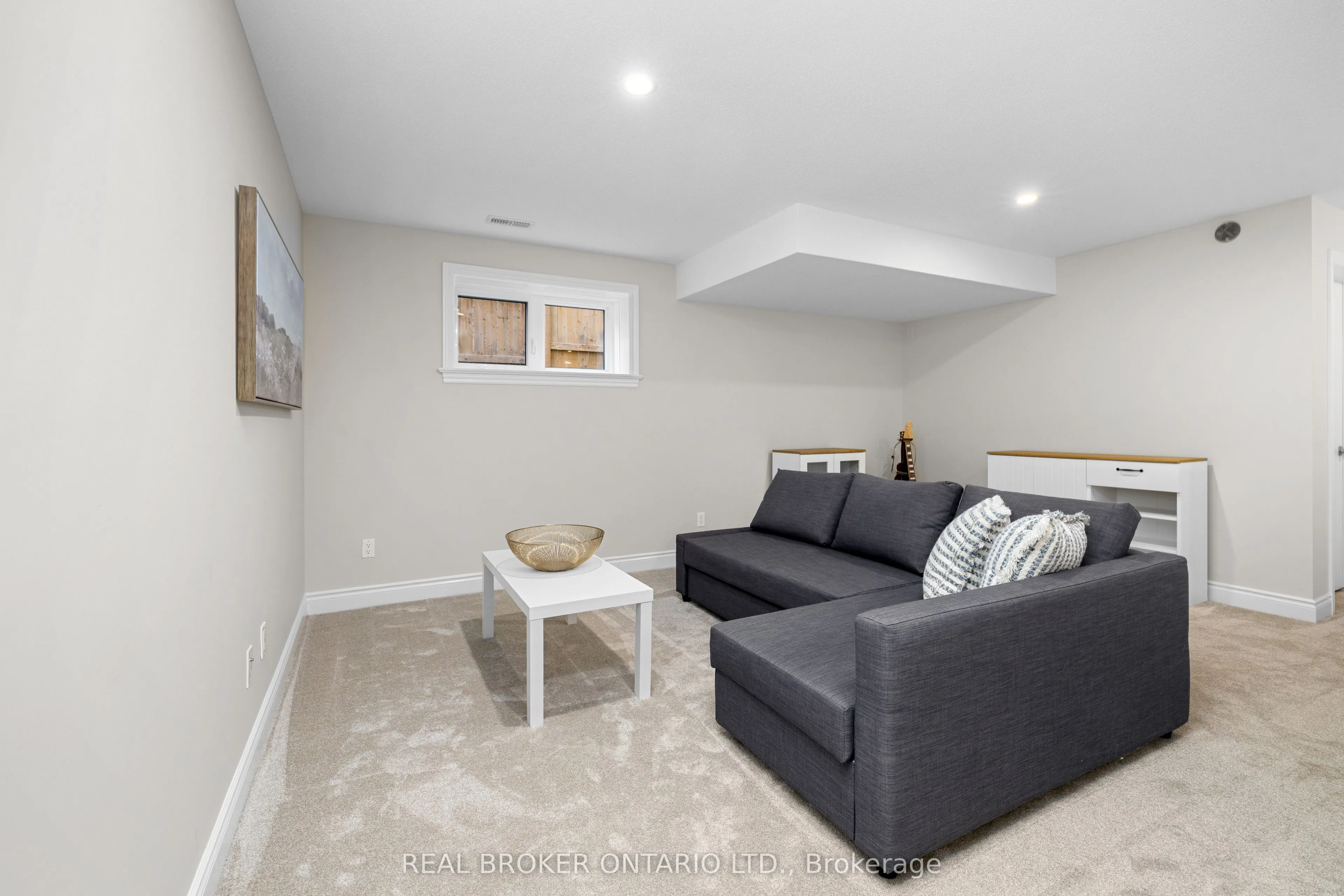 103 Dulmage Crescent