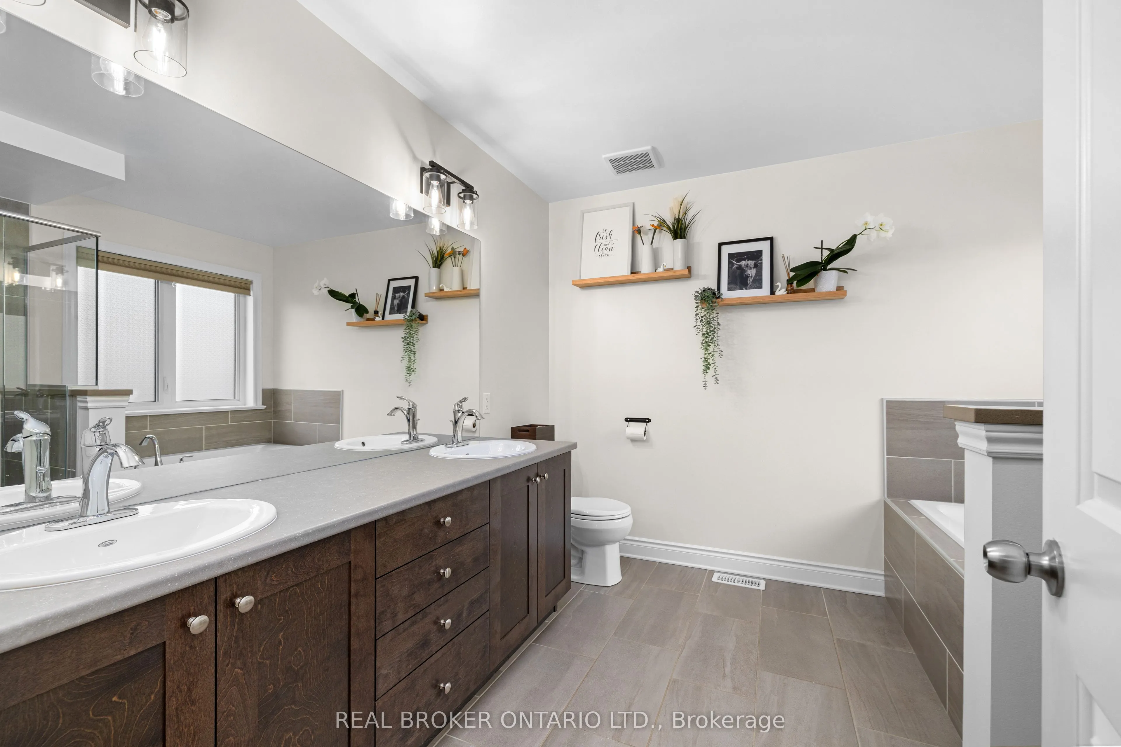 103 Dulmage Crescent