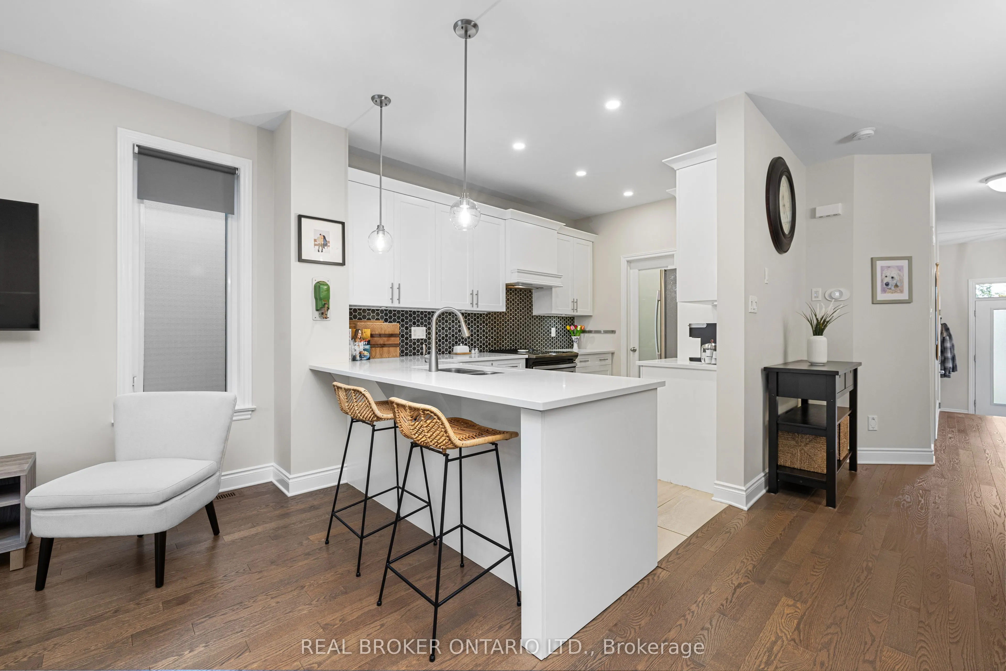 103 Dulmage Crescent