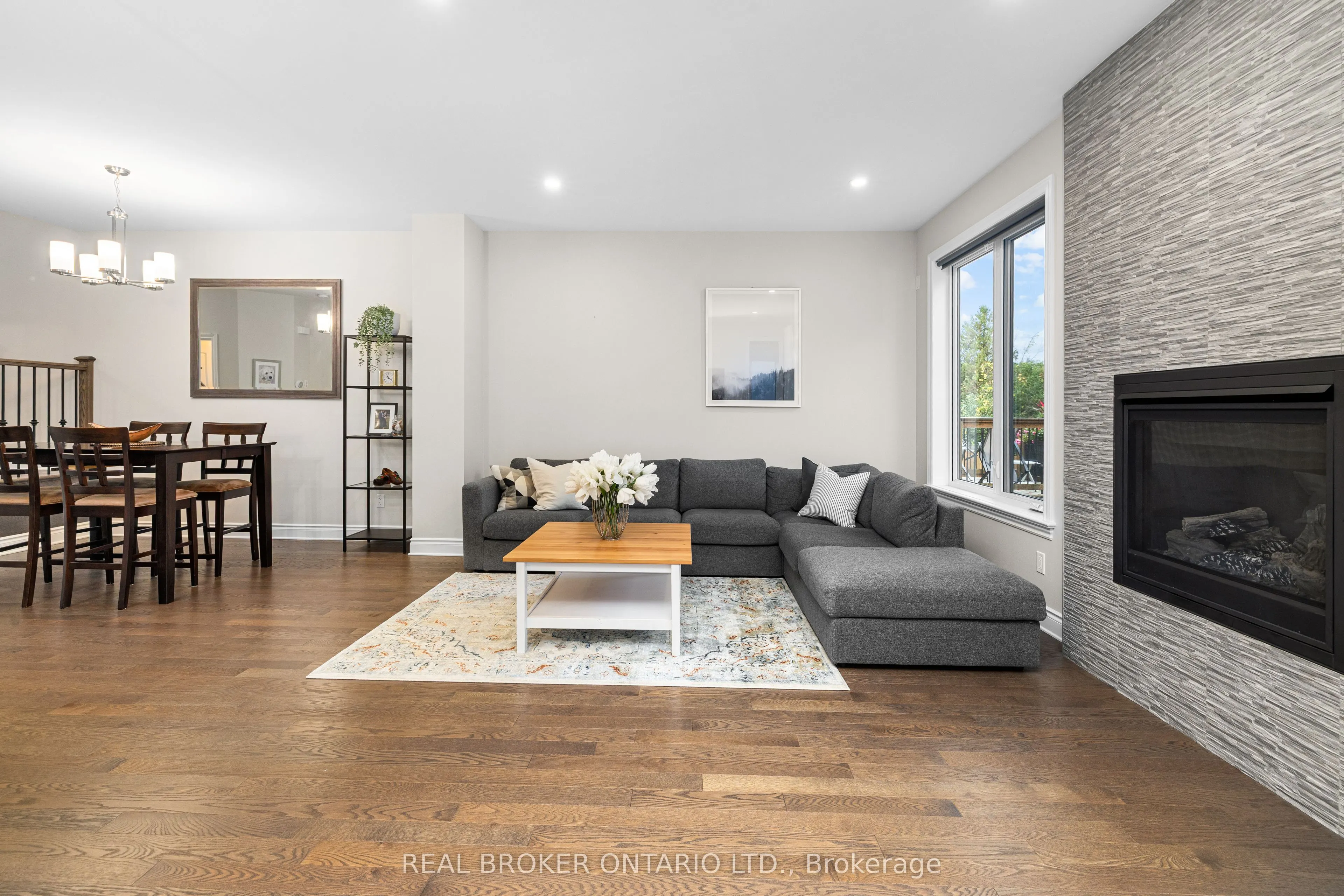 103 Dulmage Crescent