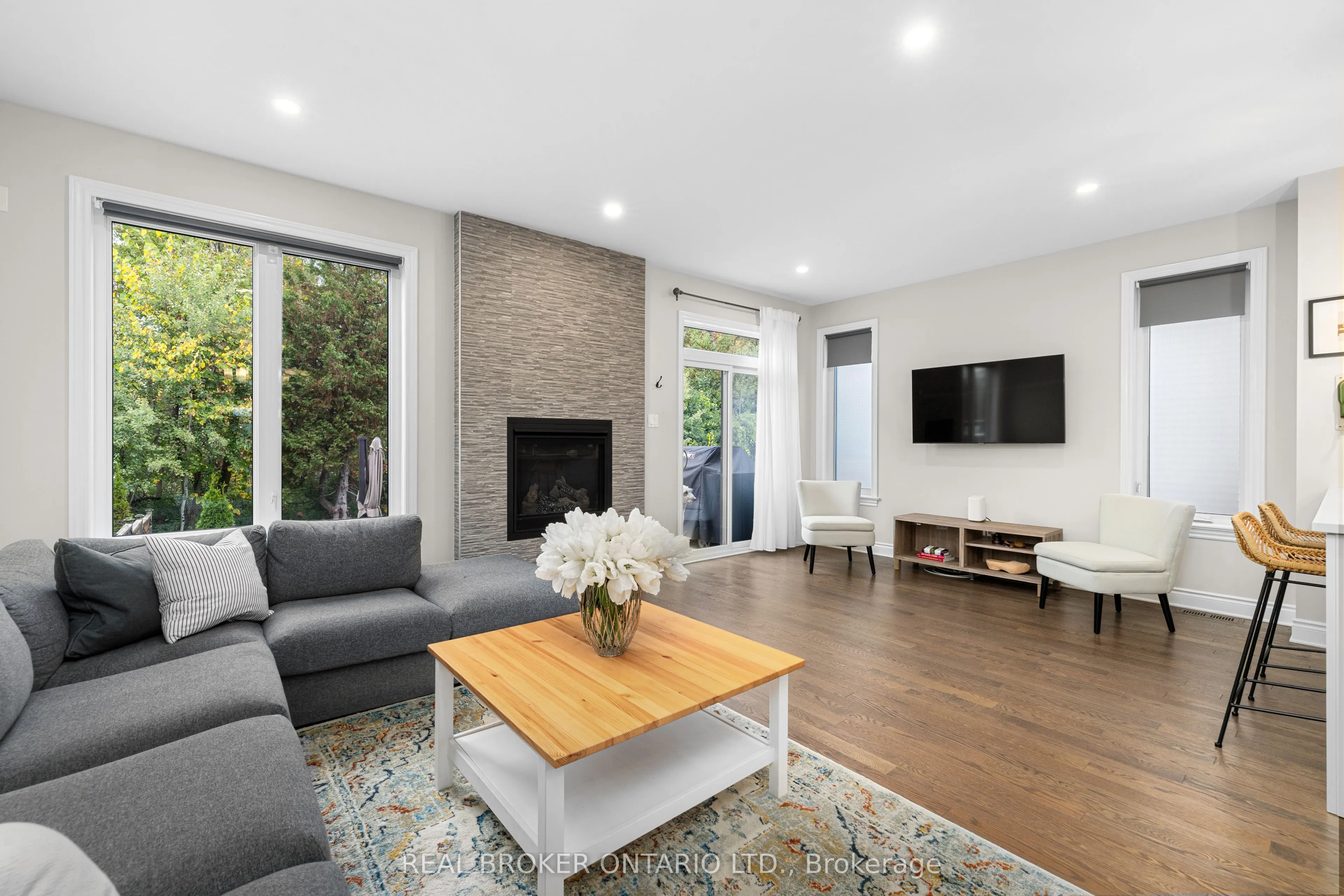 103 Dulmage Crescent
