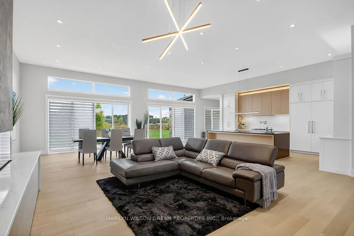 1070 Green Jacket Crescent