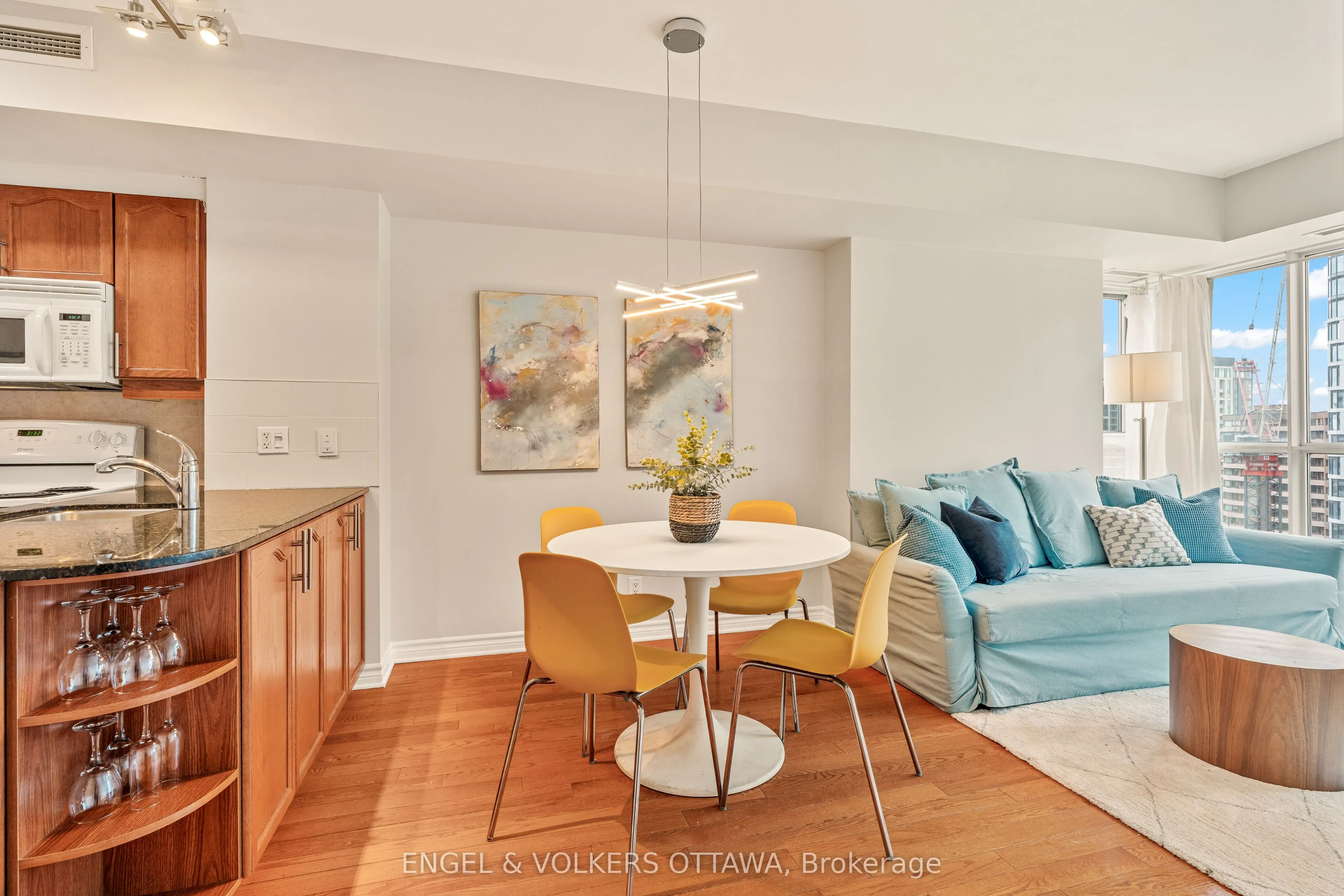 445 Laurier Avenue W, #1403