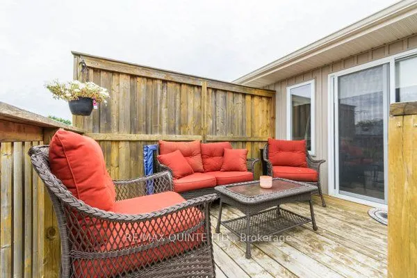 33 Chinook Street
