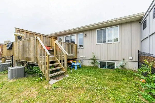 33 Chinook Street