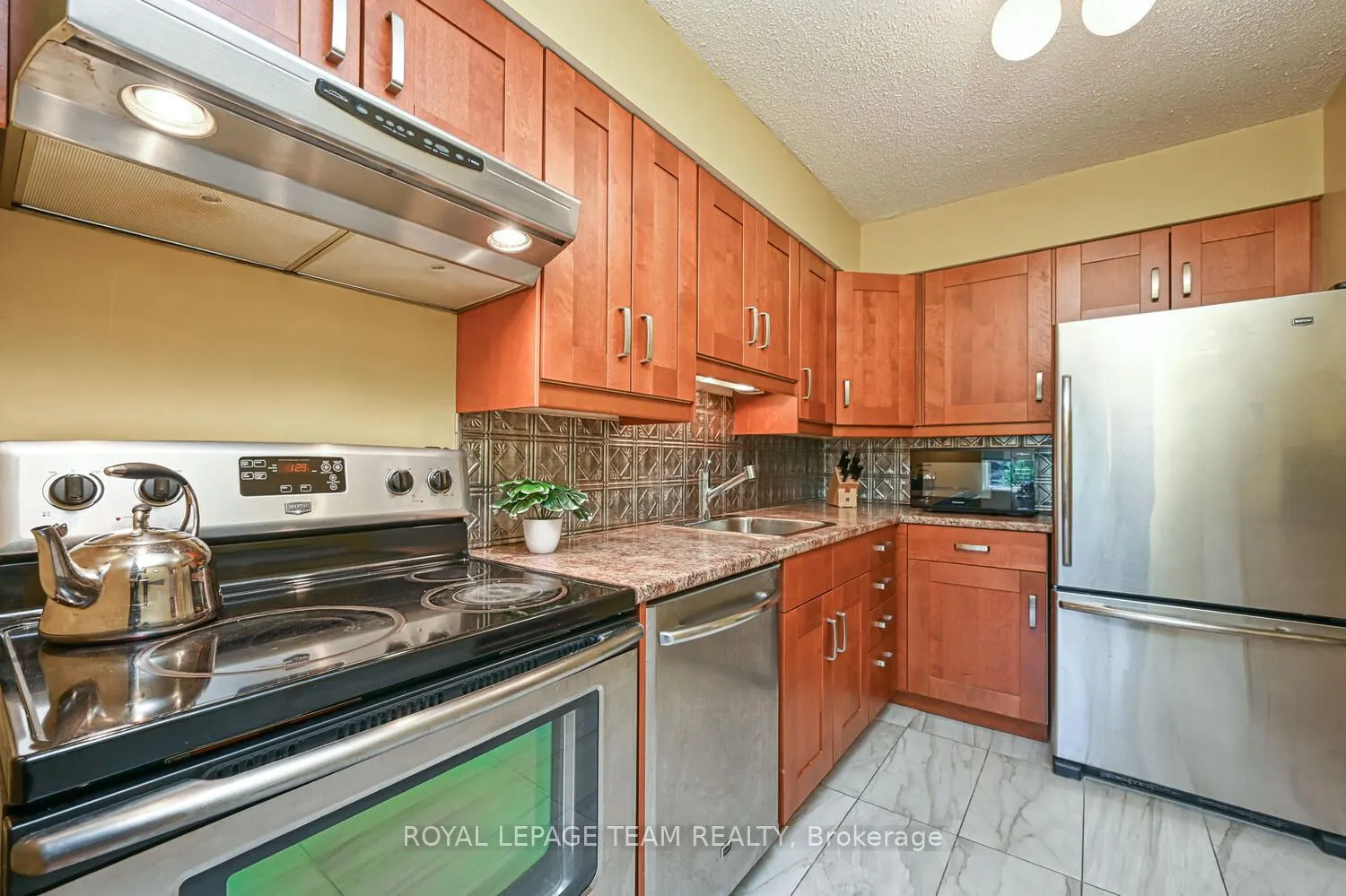 800 Mckellar Avenue, #403