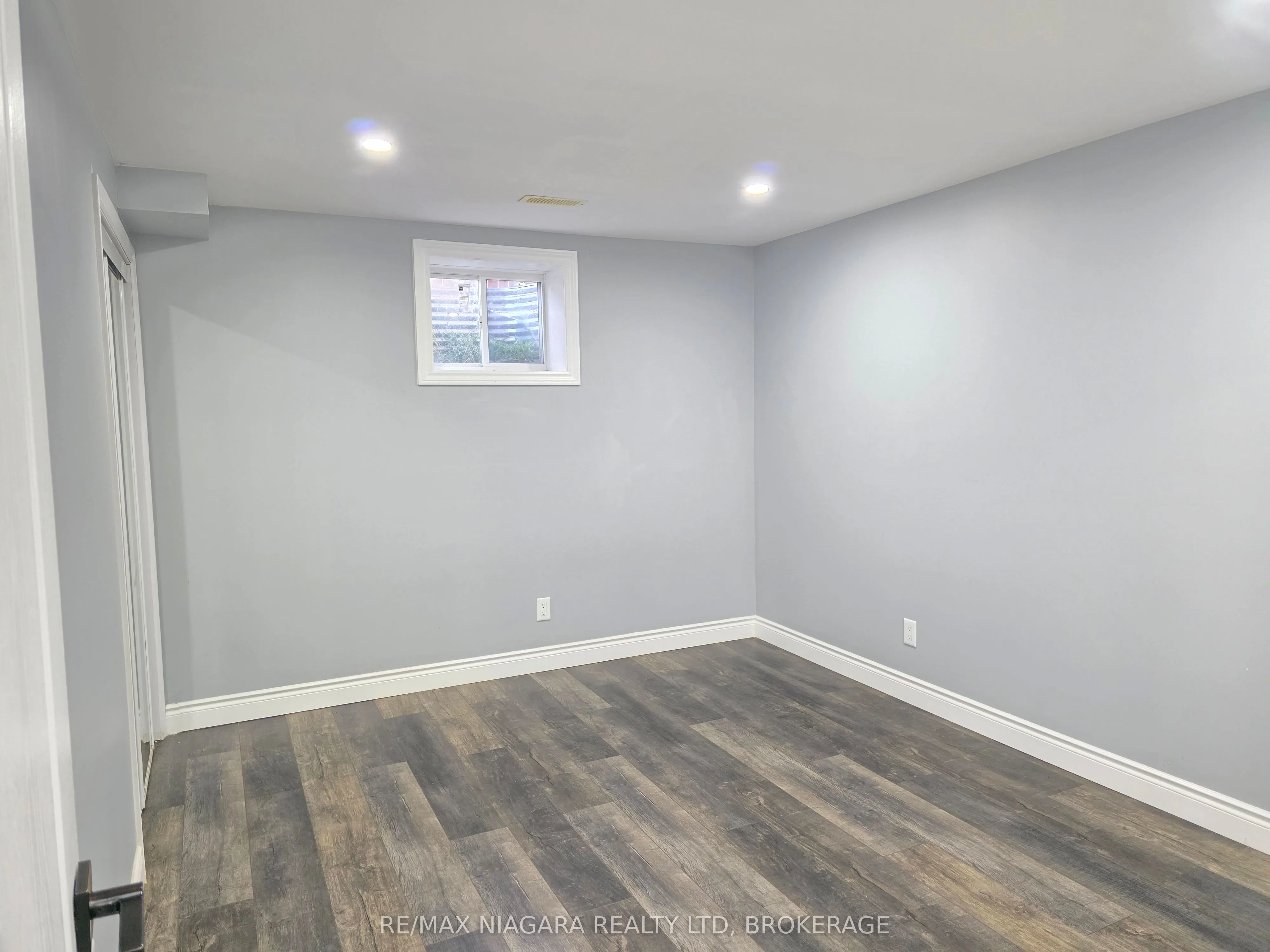 24 Ellis Avenue
