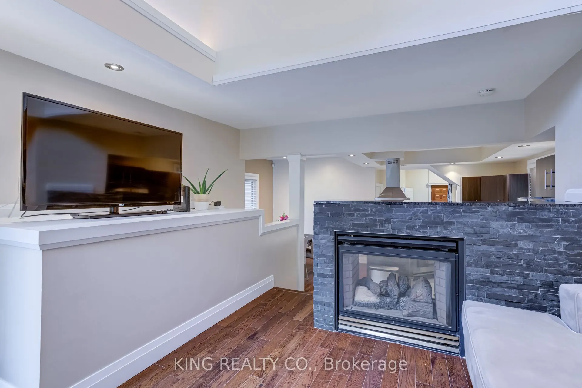 140 Sanford Avenue N