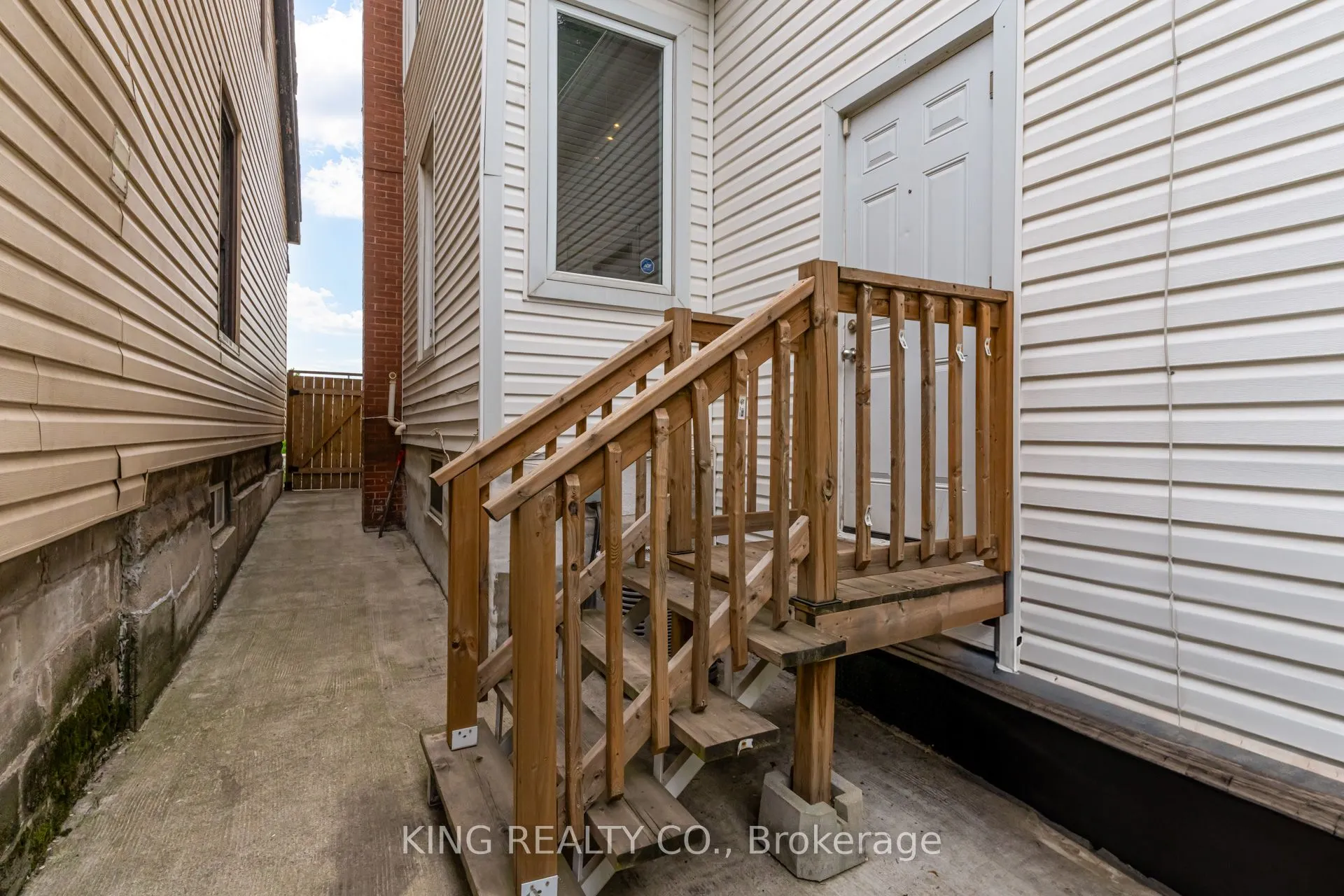 140 Sanford Avenue N