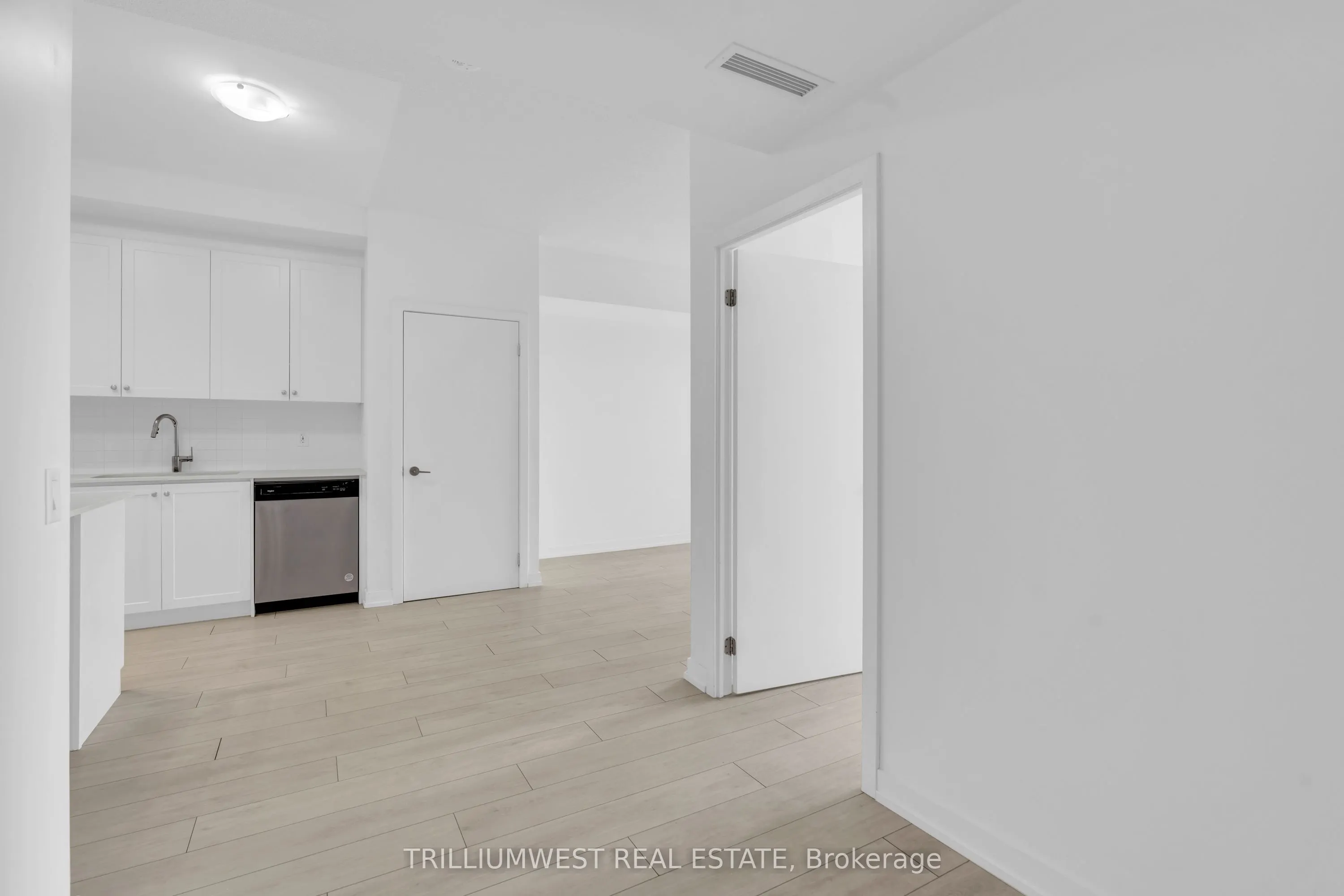 55 Duke Street W, #322