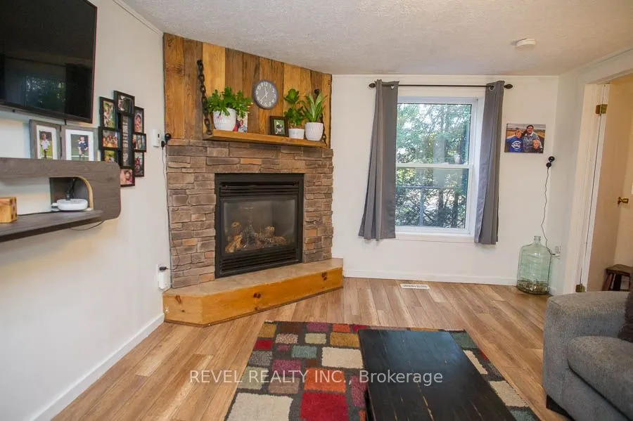 38 Queen Street W