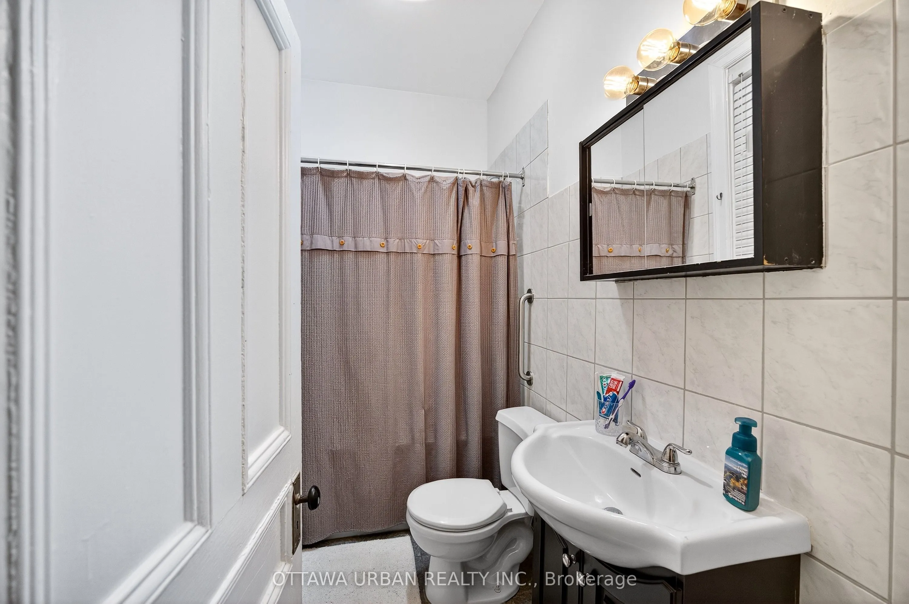 101 Strathcona Avenue
