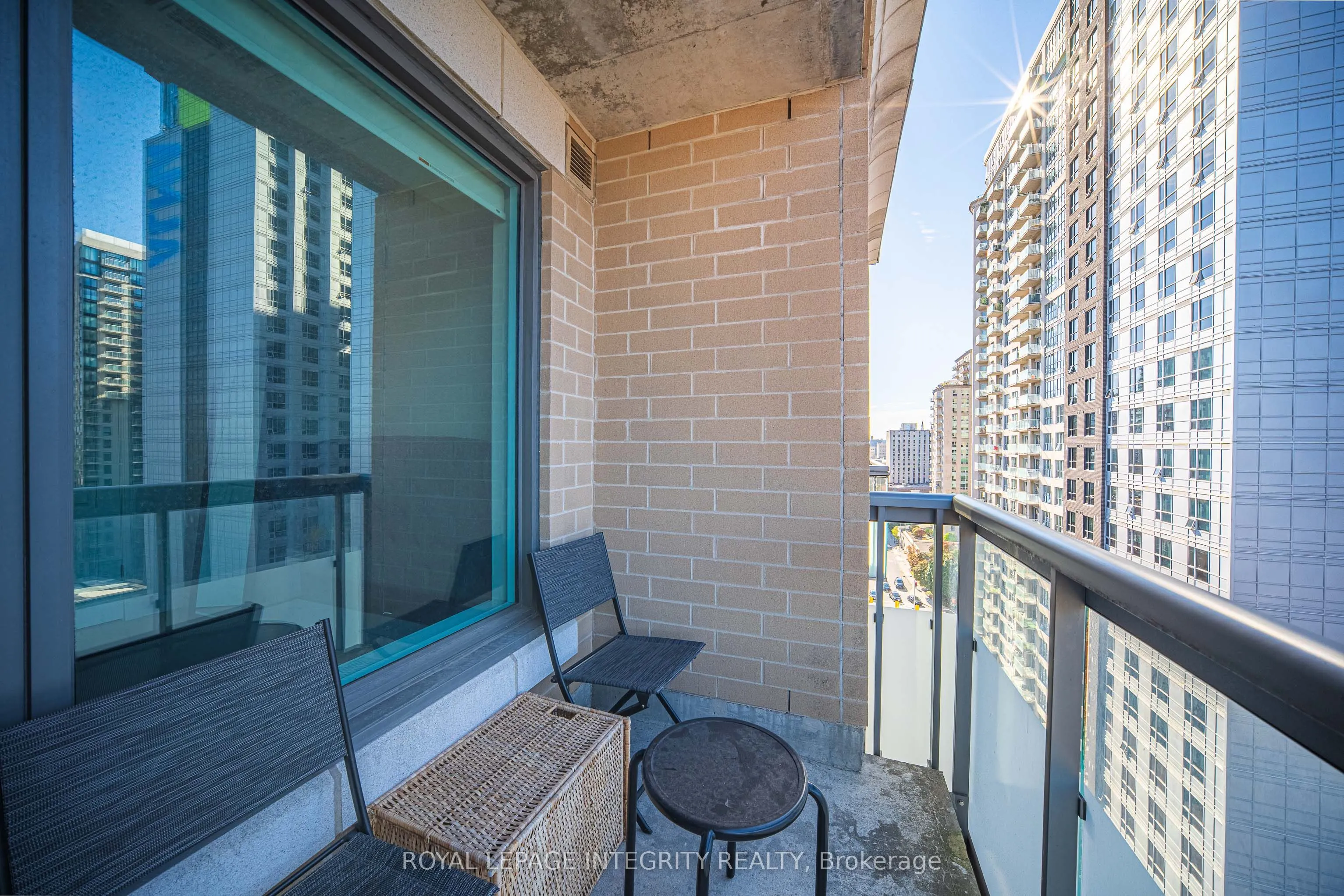 238 Besserer Street, #1207