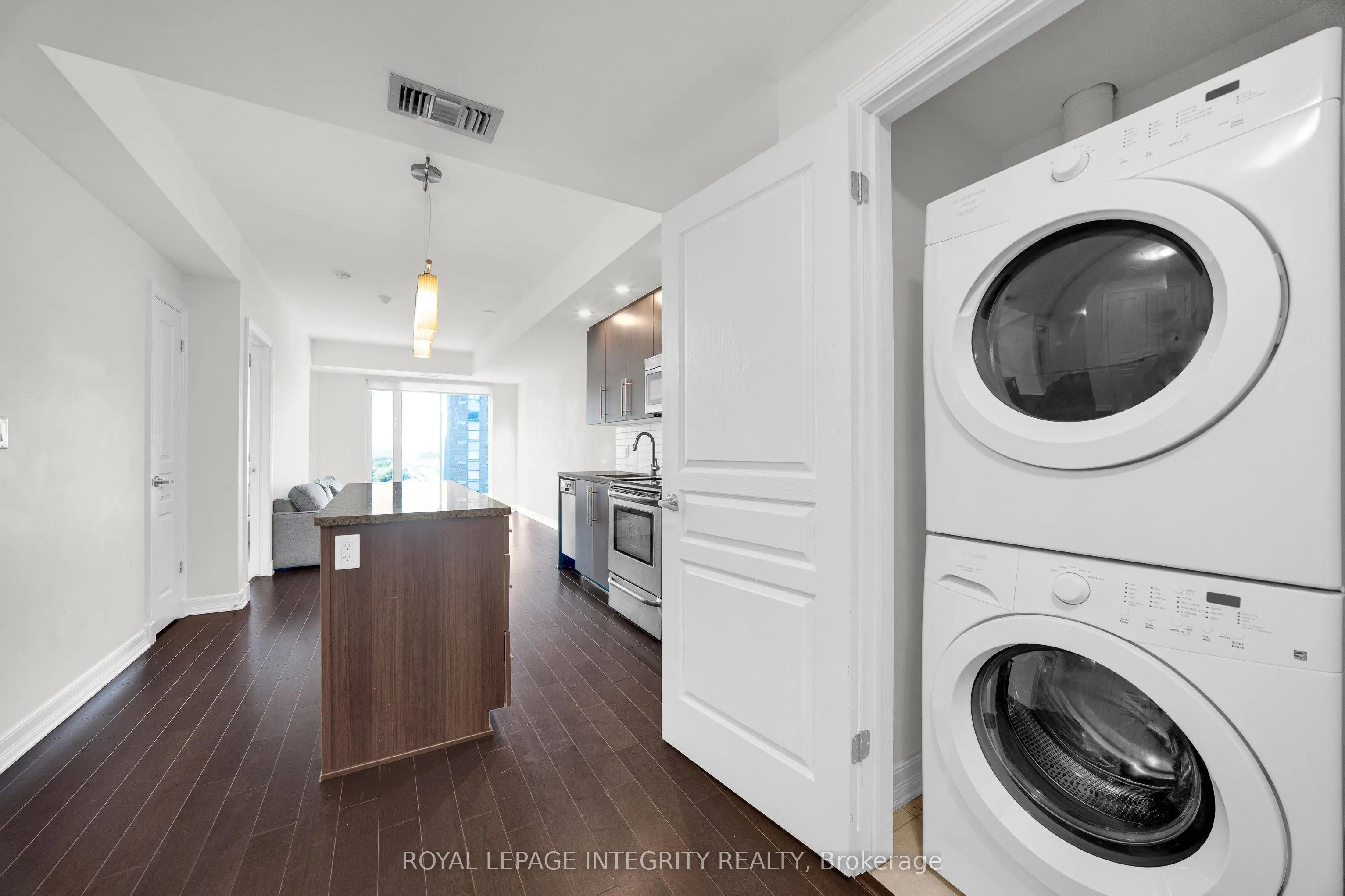 238 Besserer Street, #1207