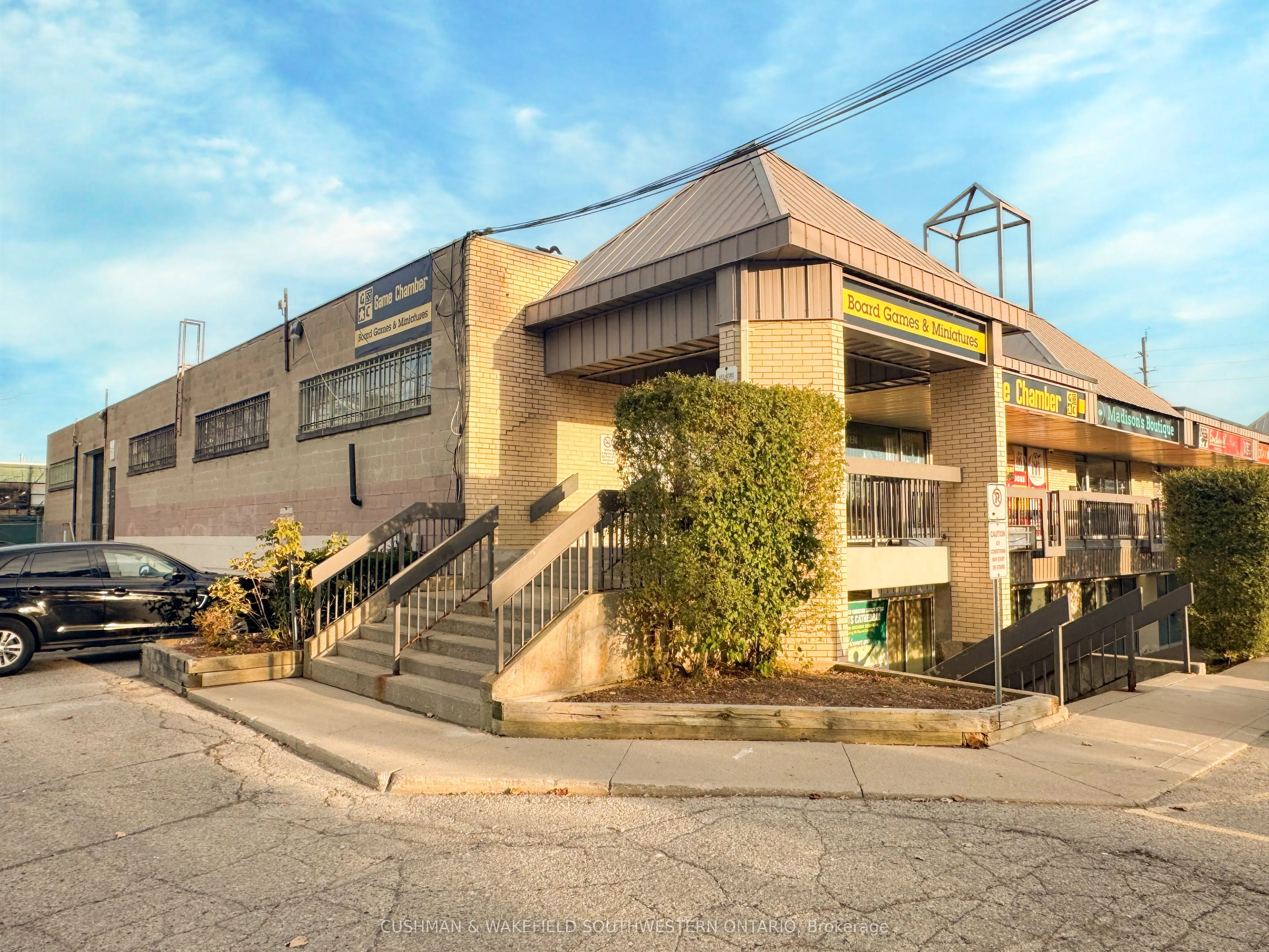 1700 Dundas Street, #Unit 4