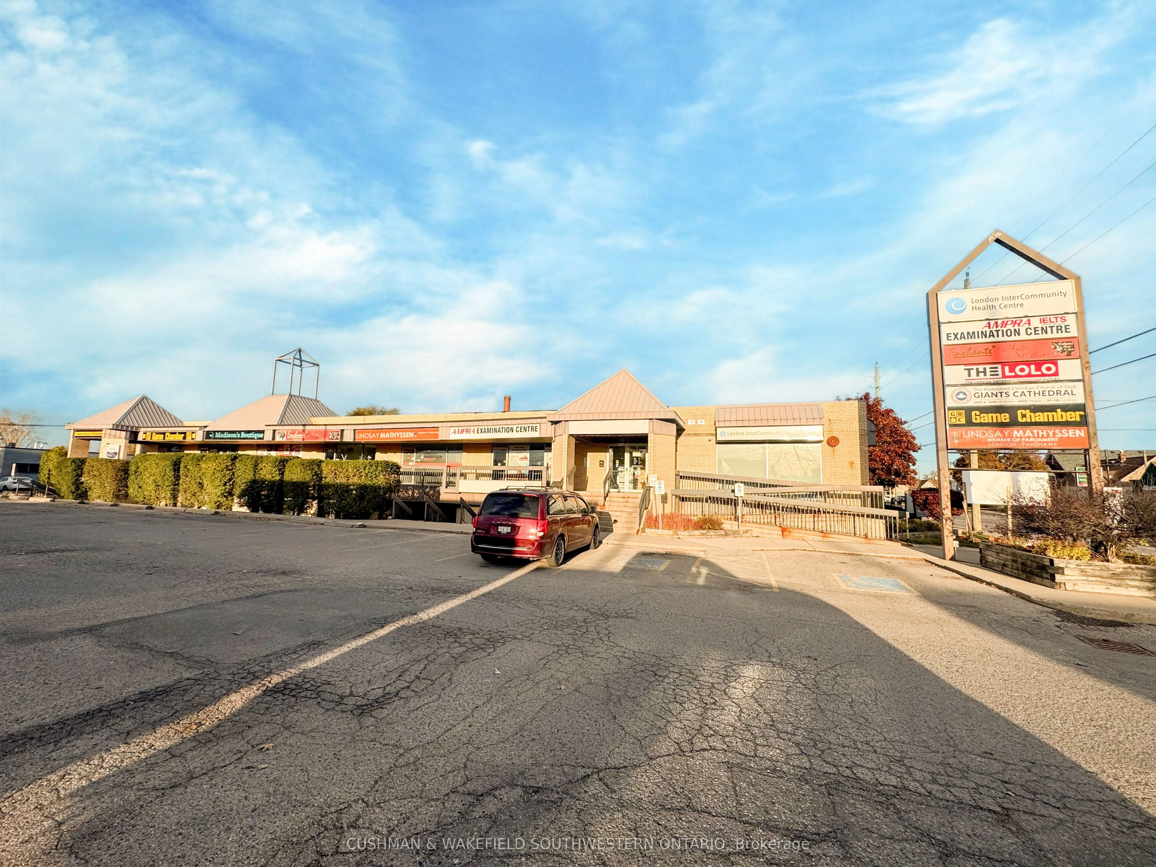 1700 Dundas Street, #Unit 4