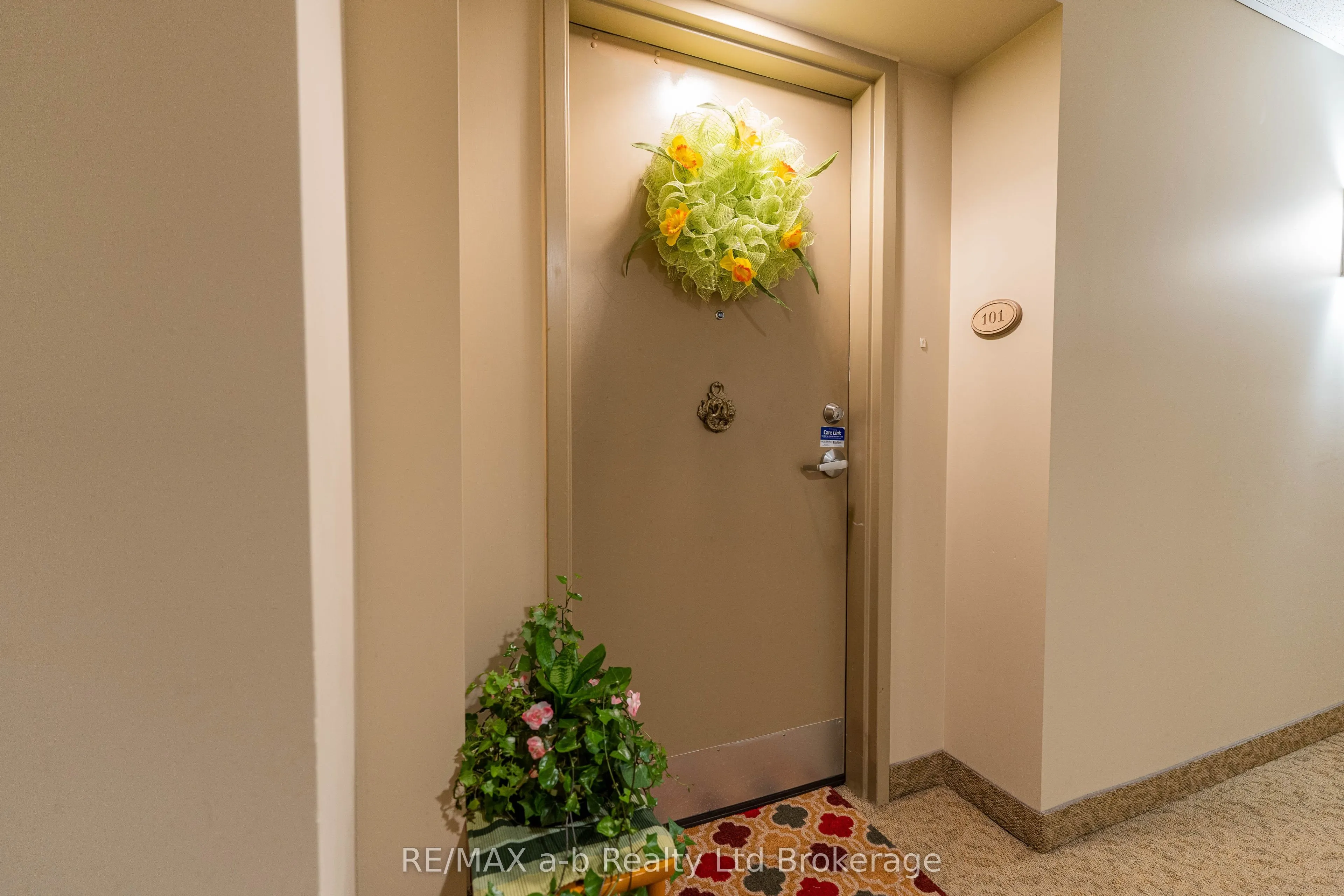 80 BRIDGE Street E, #101