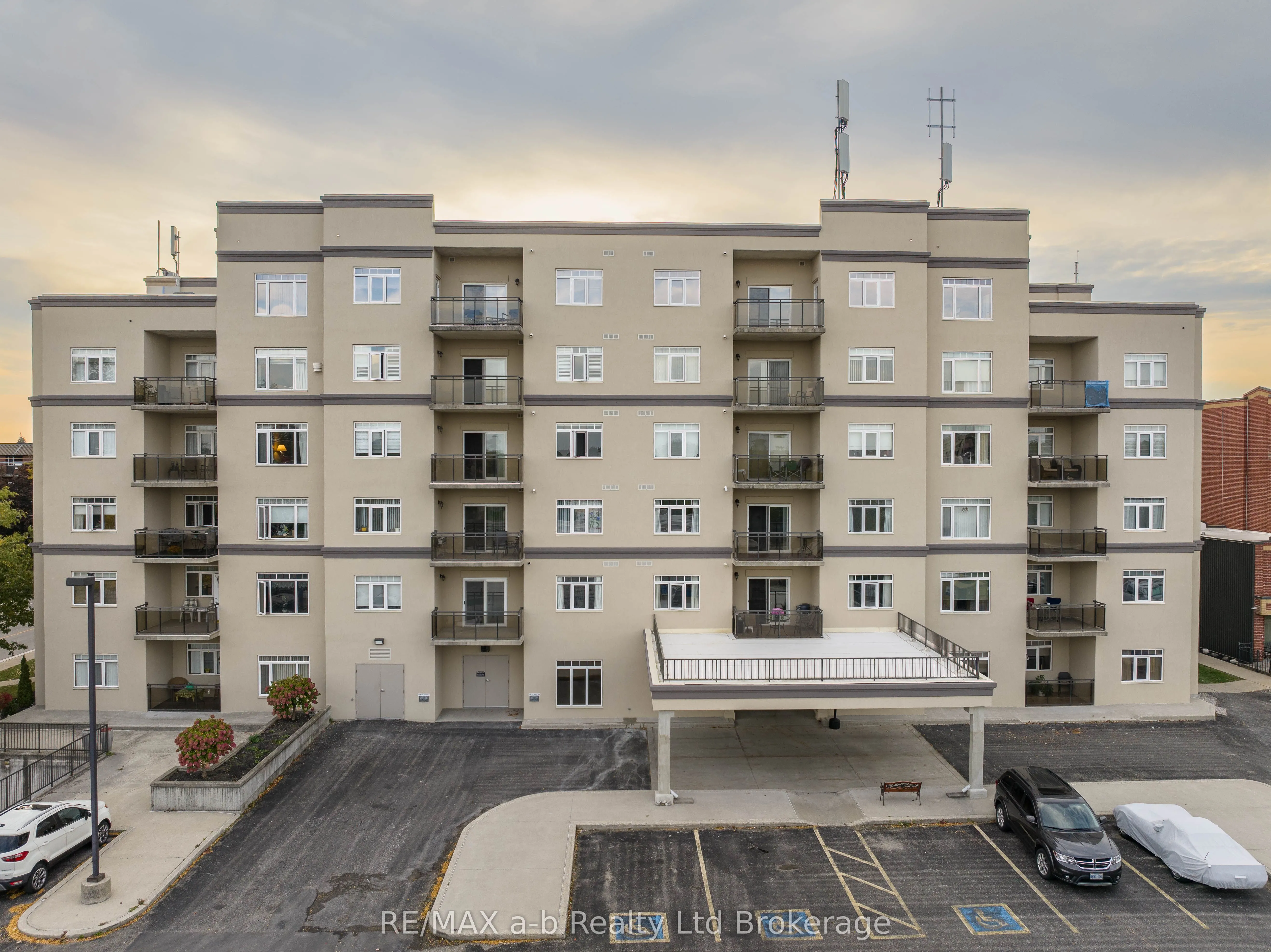 80 BRIDGE Street E, #101