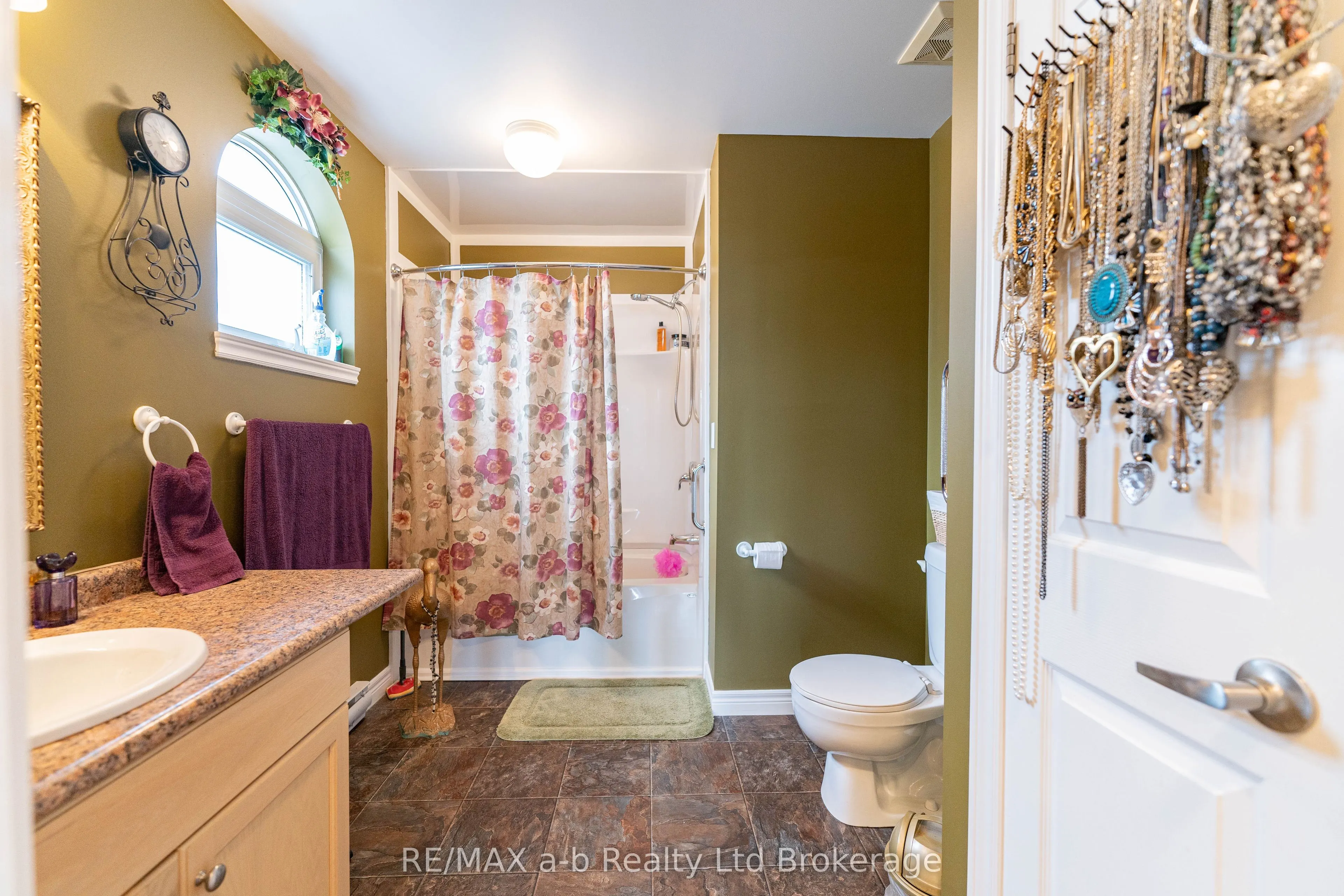 80 BRIDGE Street E, #101