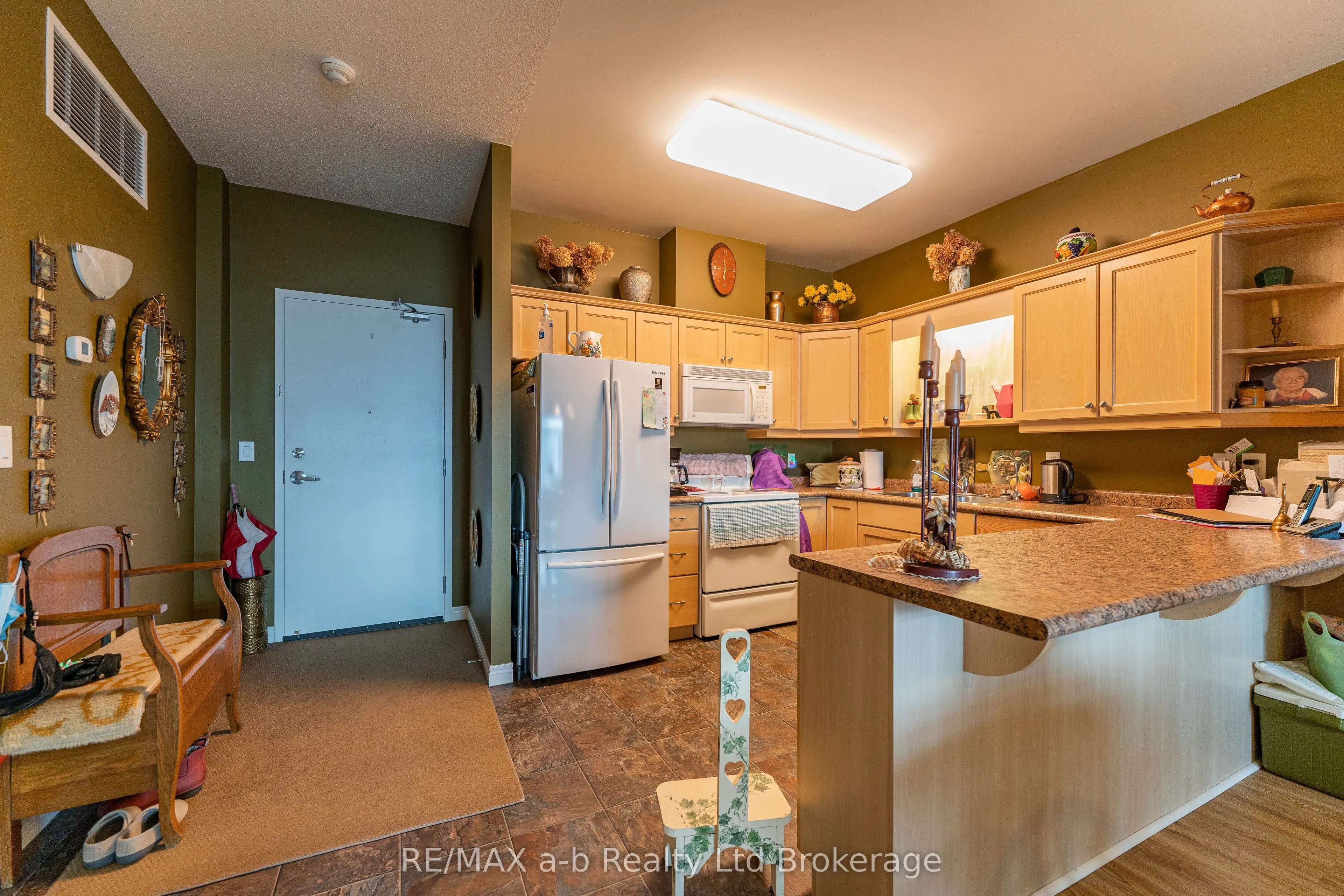 80 BRIDGE Street E, #101