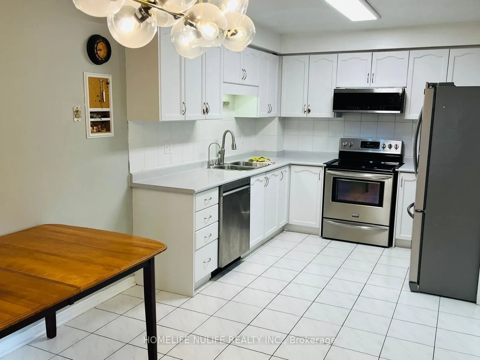 114 Fellowes Crescent