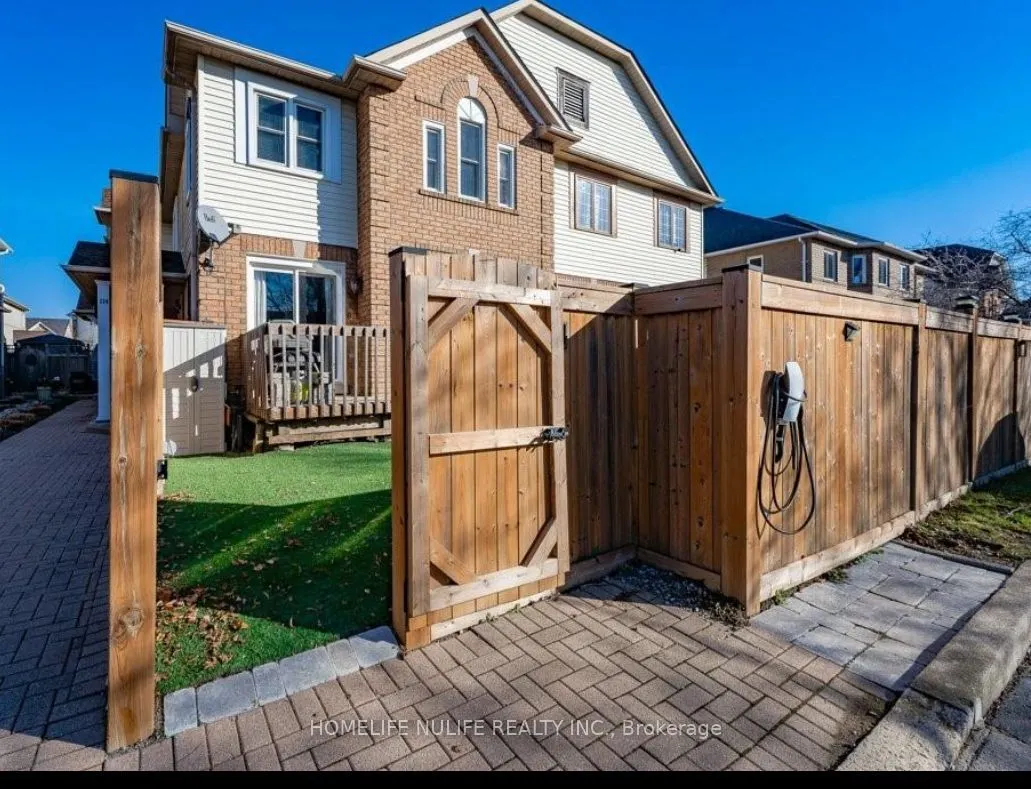 114 Fellowes Crescent