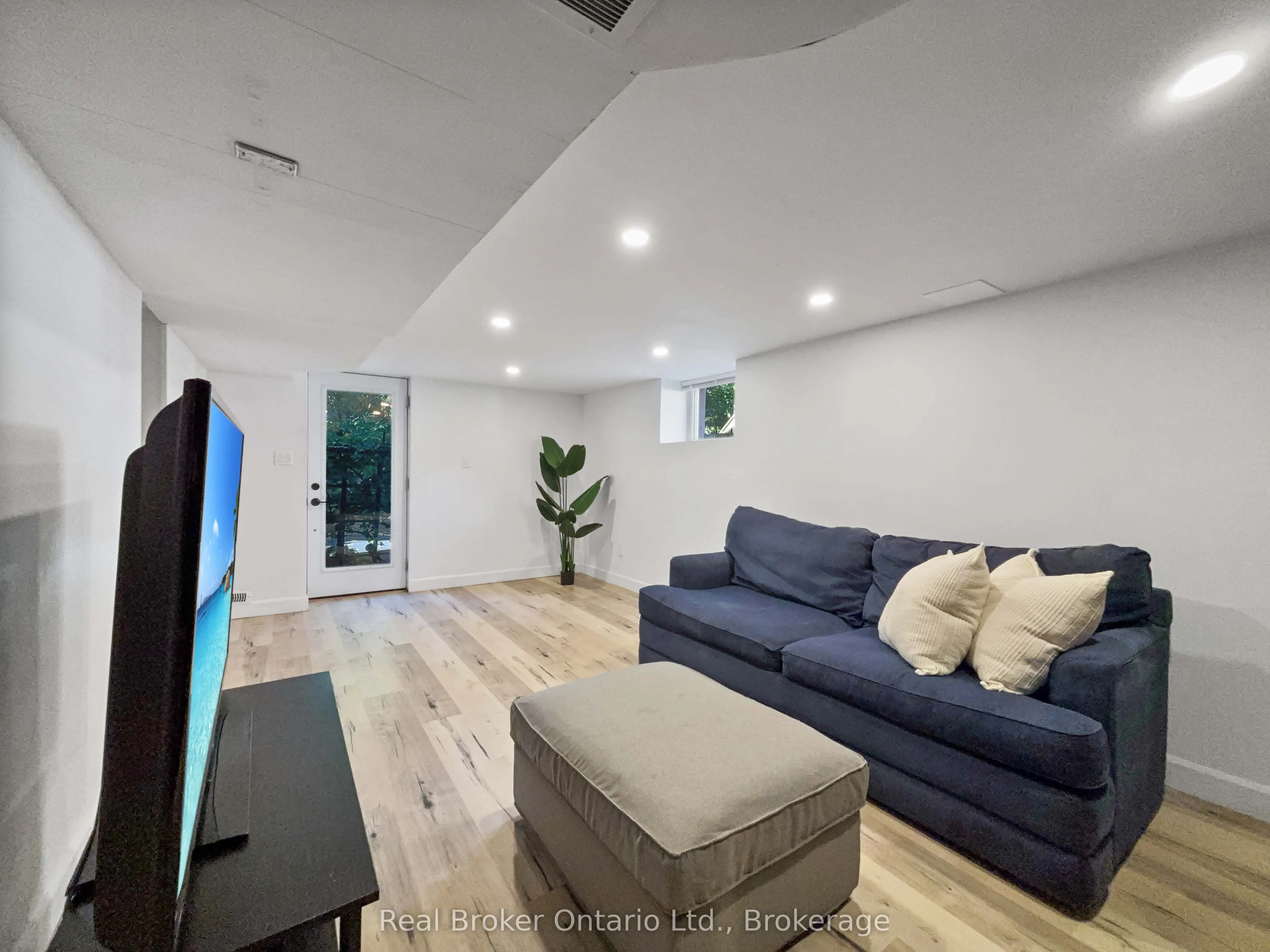 65 FORBES Avenue