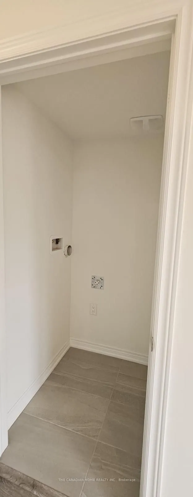 32 Reid Avenue N