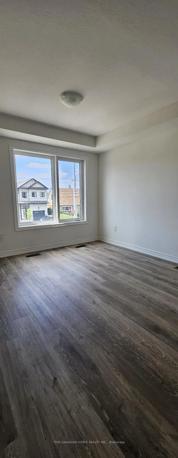 32 Reid Avenue N