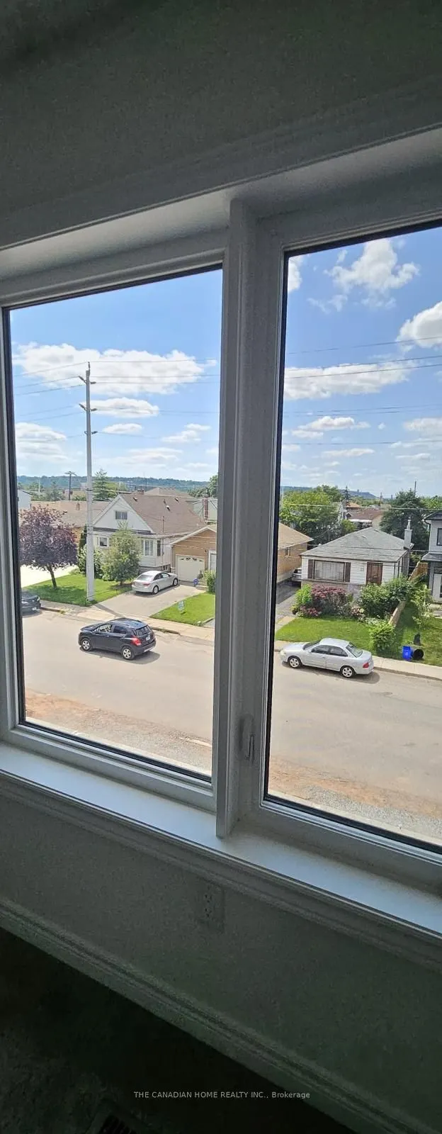 32 Reid Avenue N