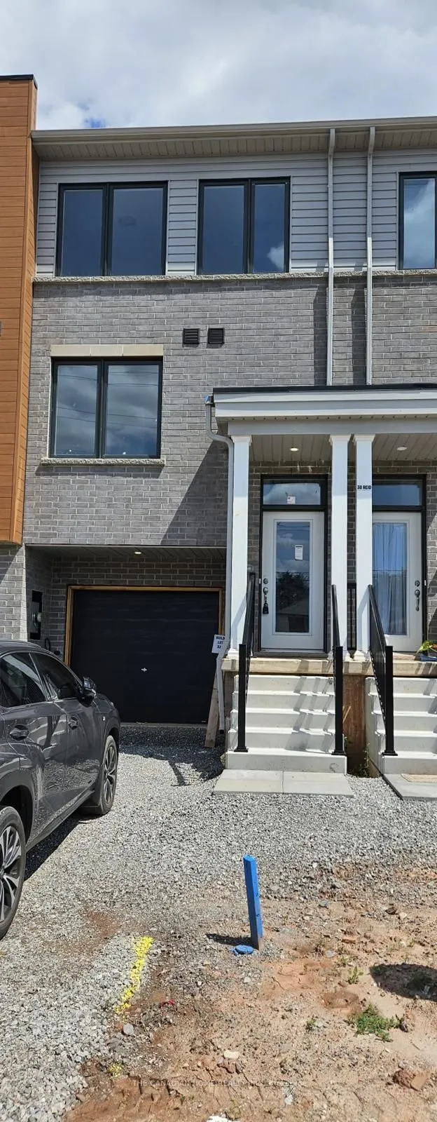 32 Reid Avenue N
