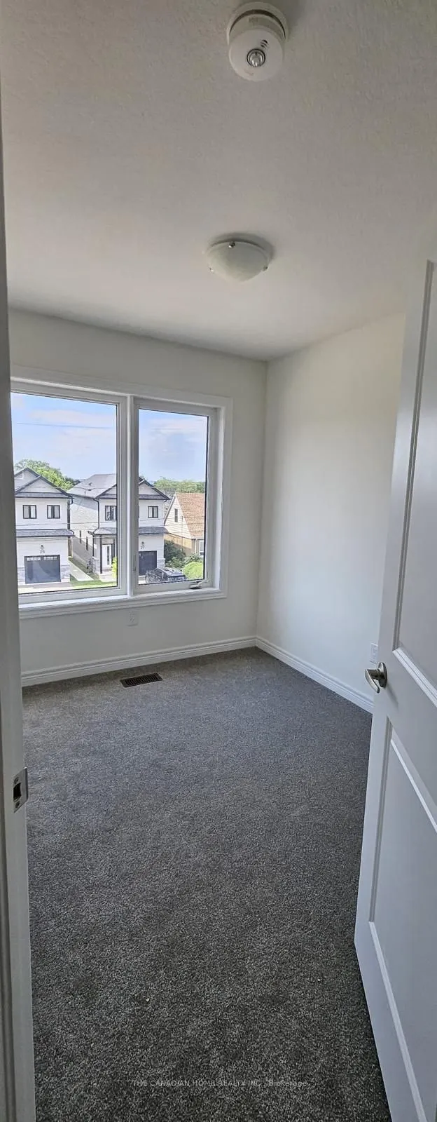 32 Reid Avenue N