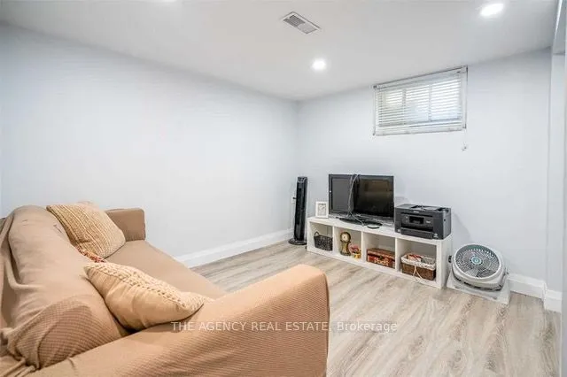452 Niagara Street